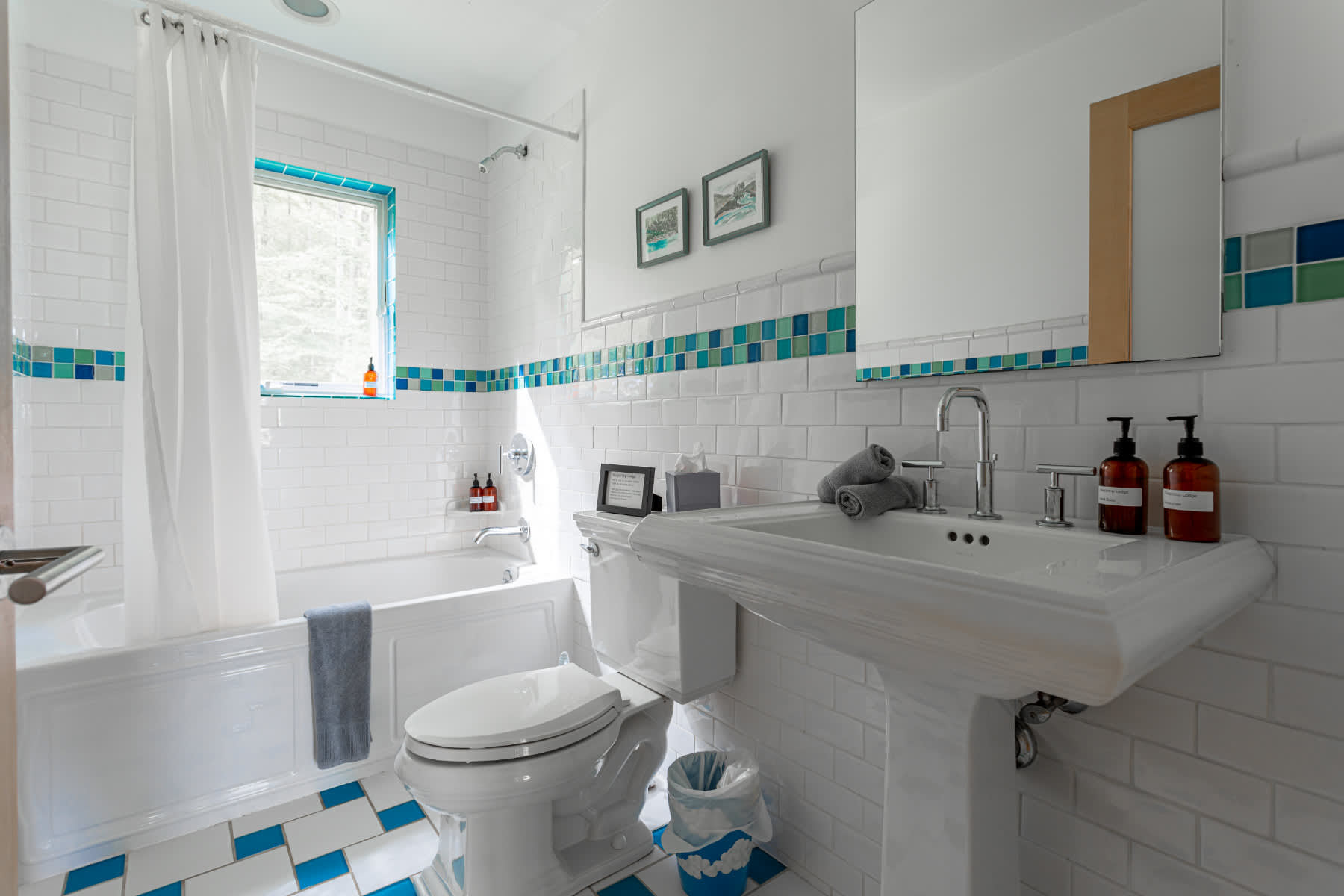 Full Bathroom 1