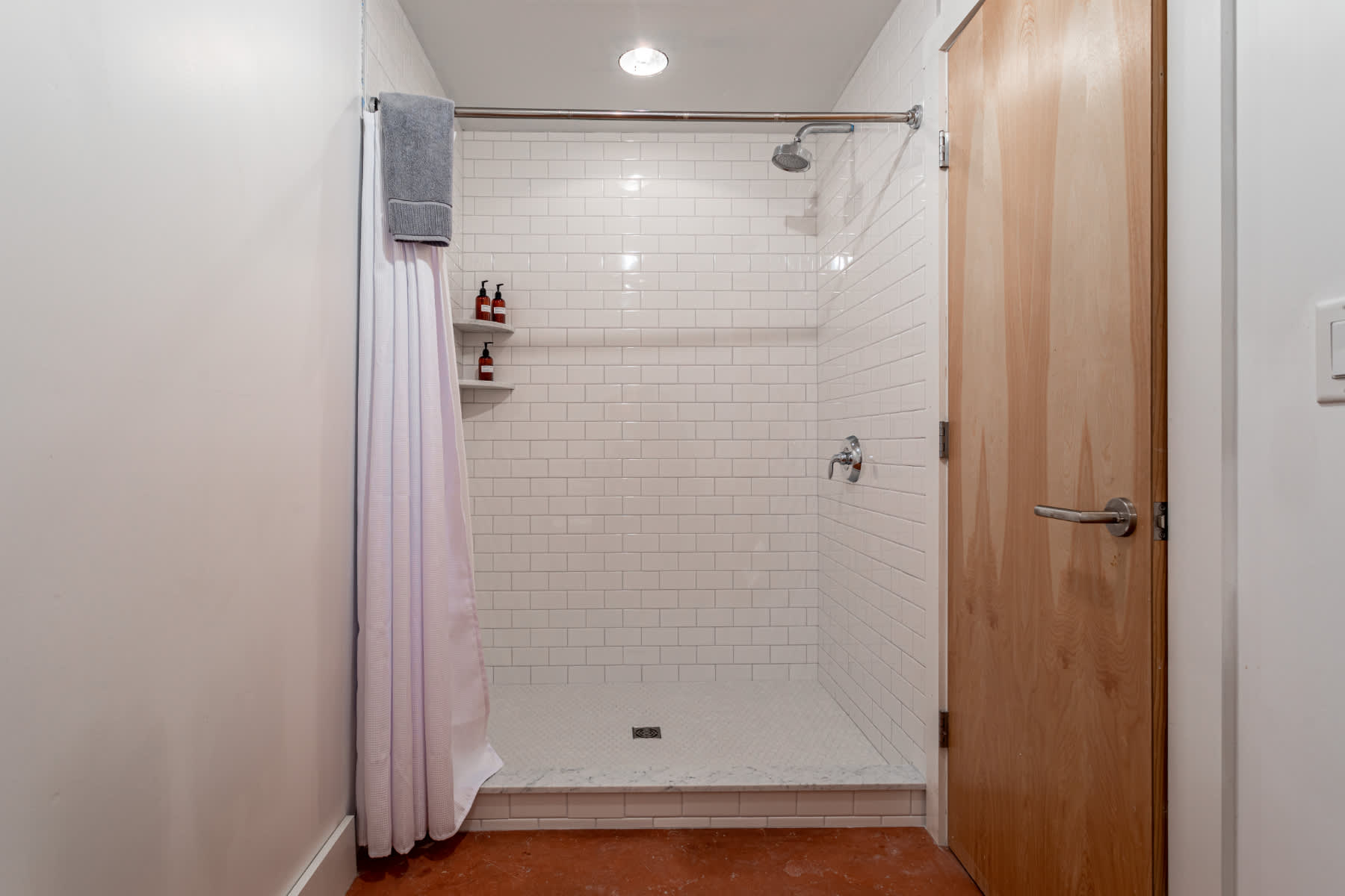 Full Bathroom 2