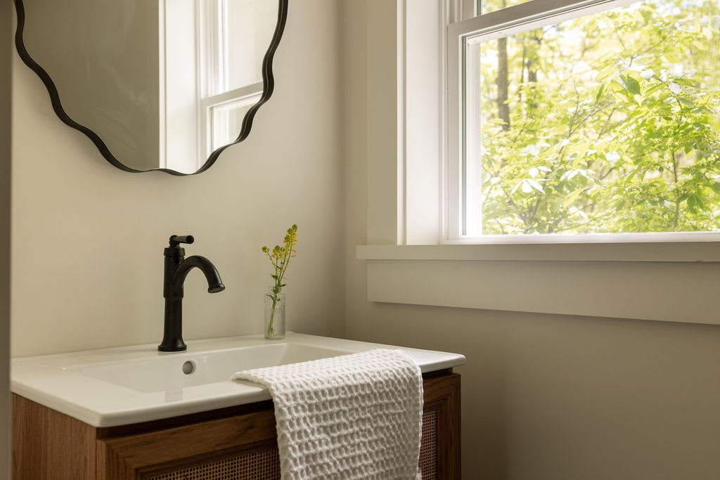 Full Bathroom 1