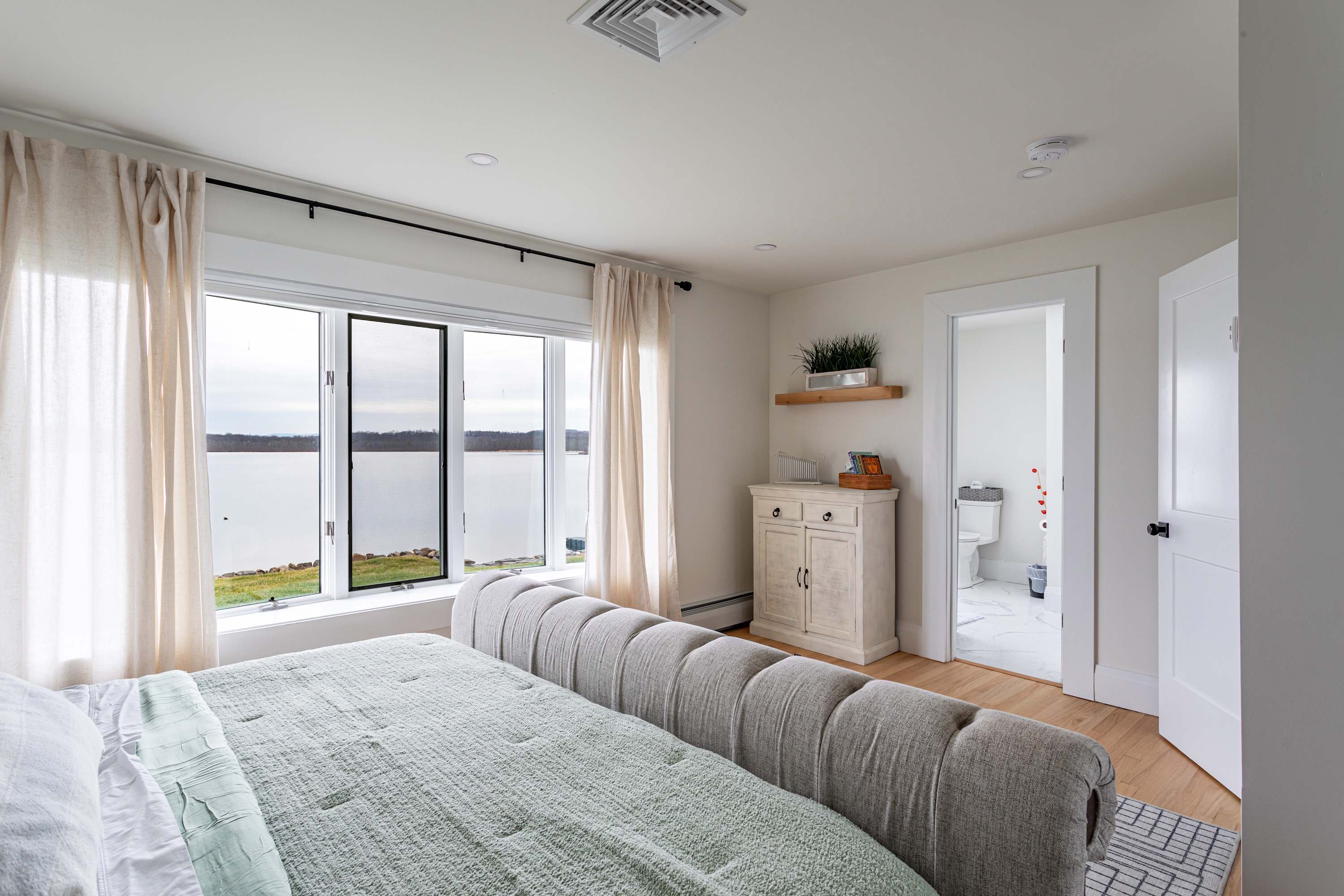Bedroom 1 - Master