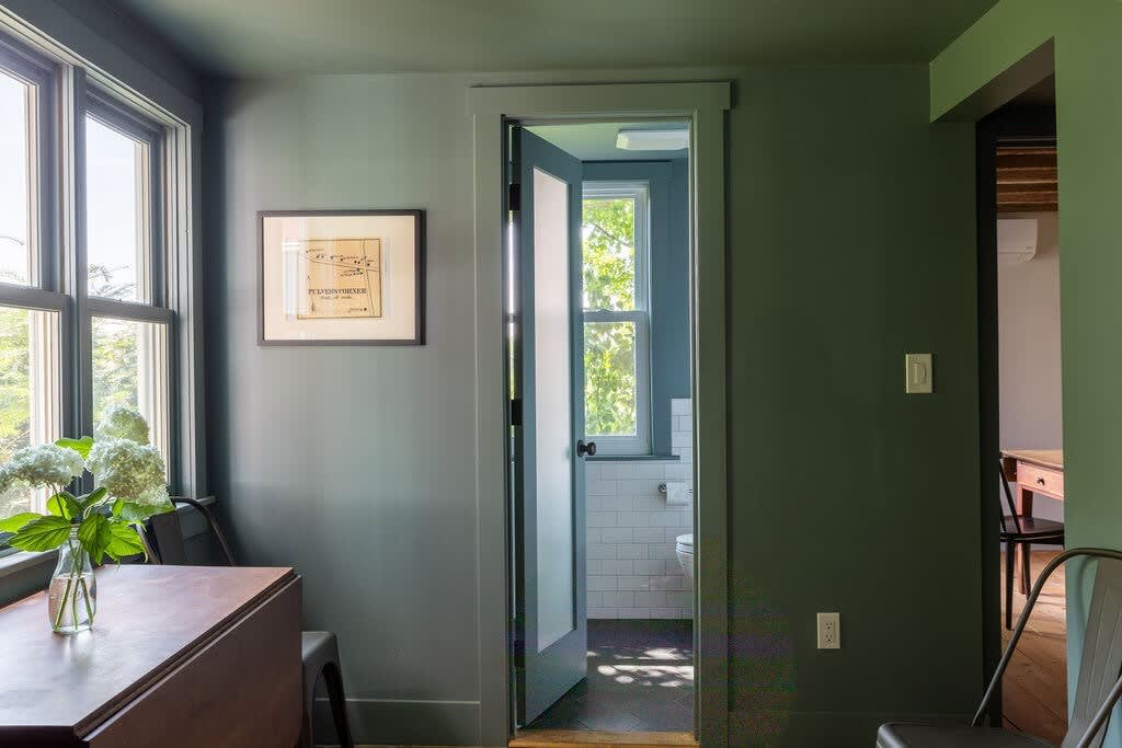Full Bathroom 1