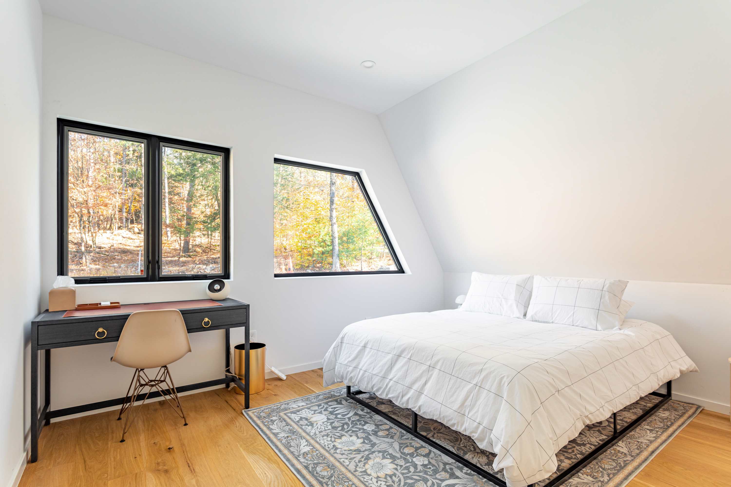 Bedroom 1: Primary