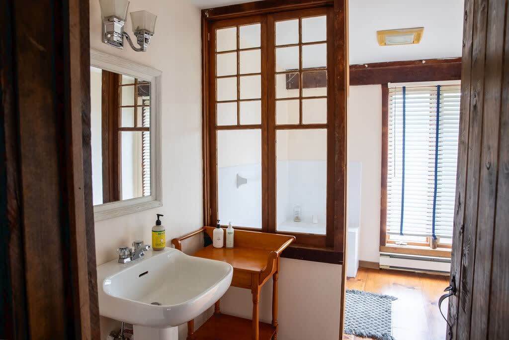 Full Bathroom 3