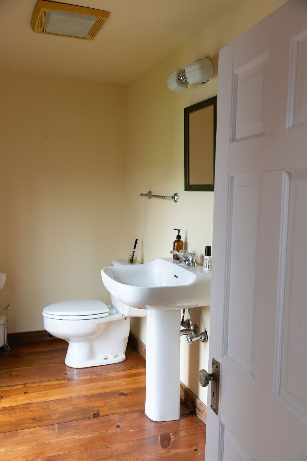 Full Bathroom 2