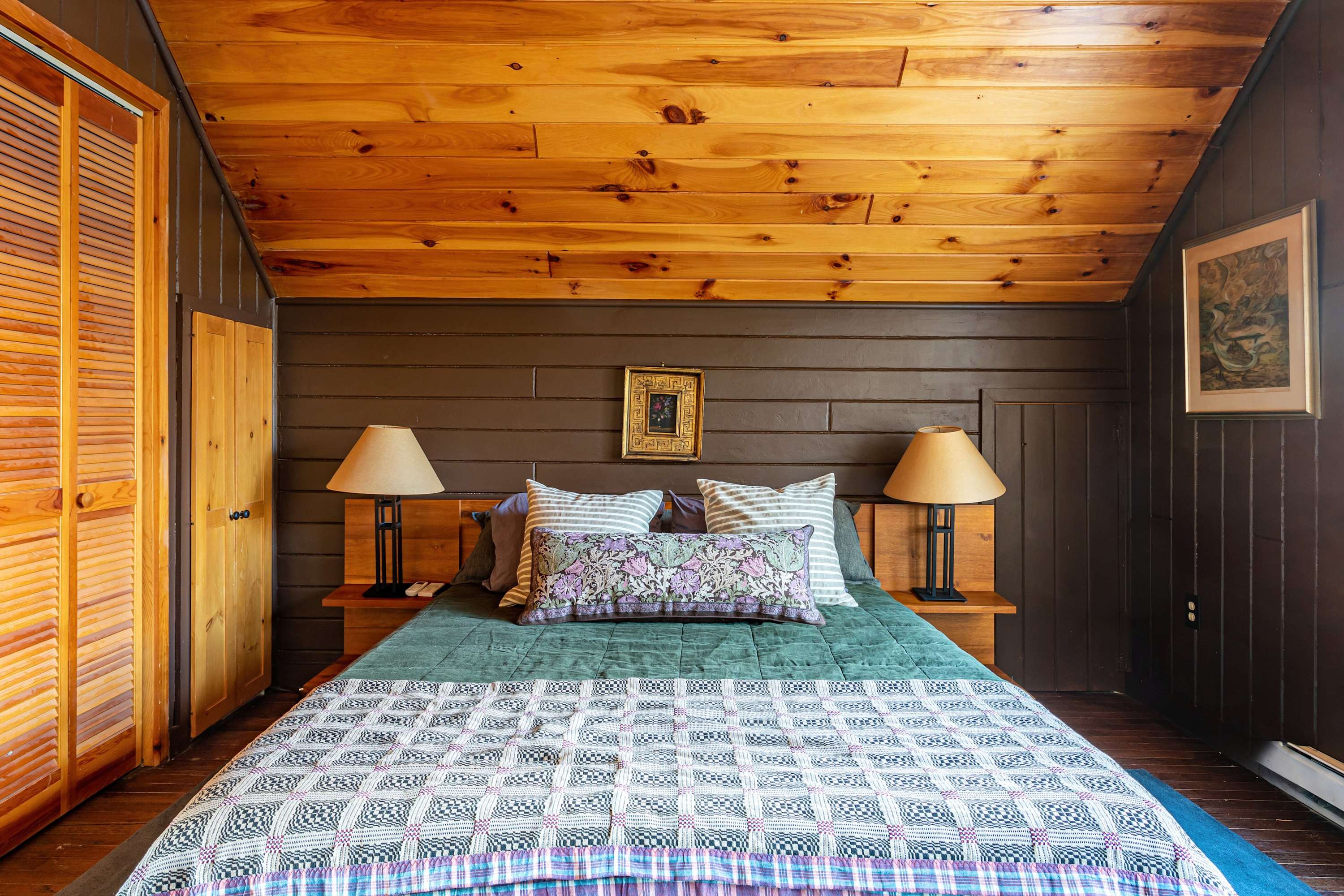 Bedroom 1: Primary