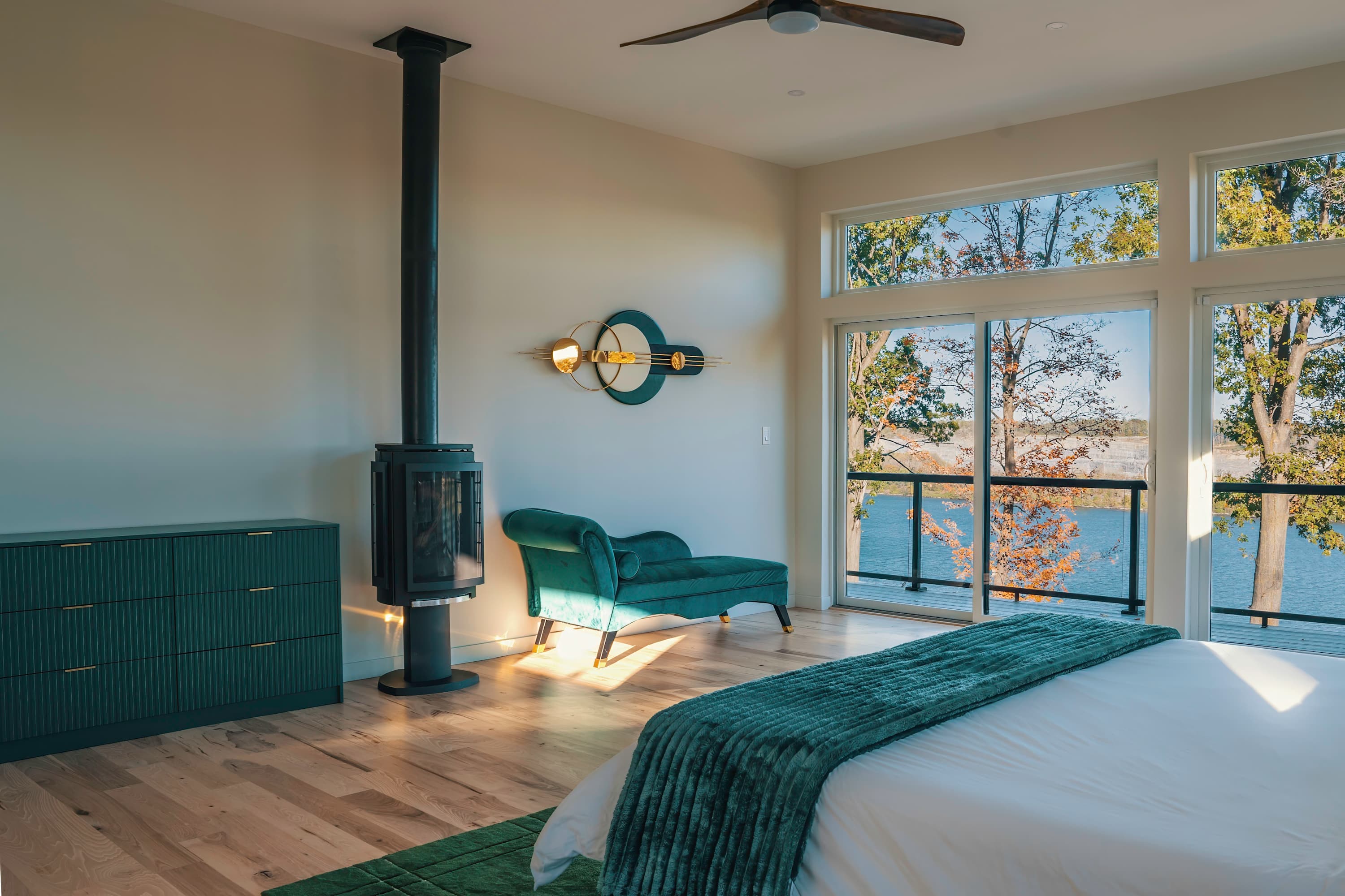 Bedroom 1: Primary