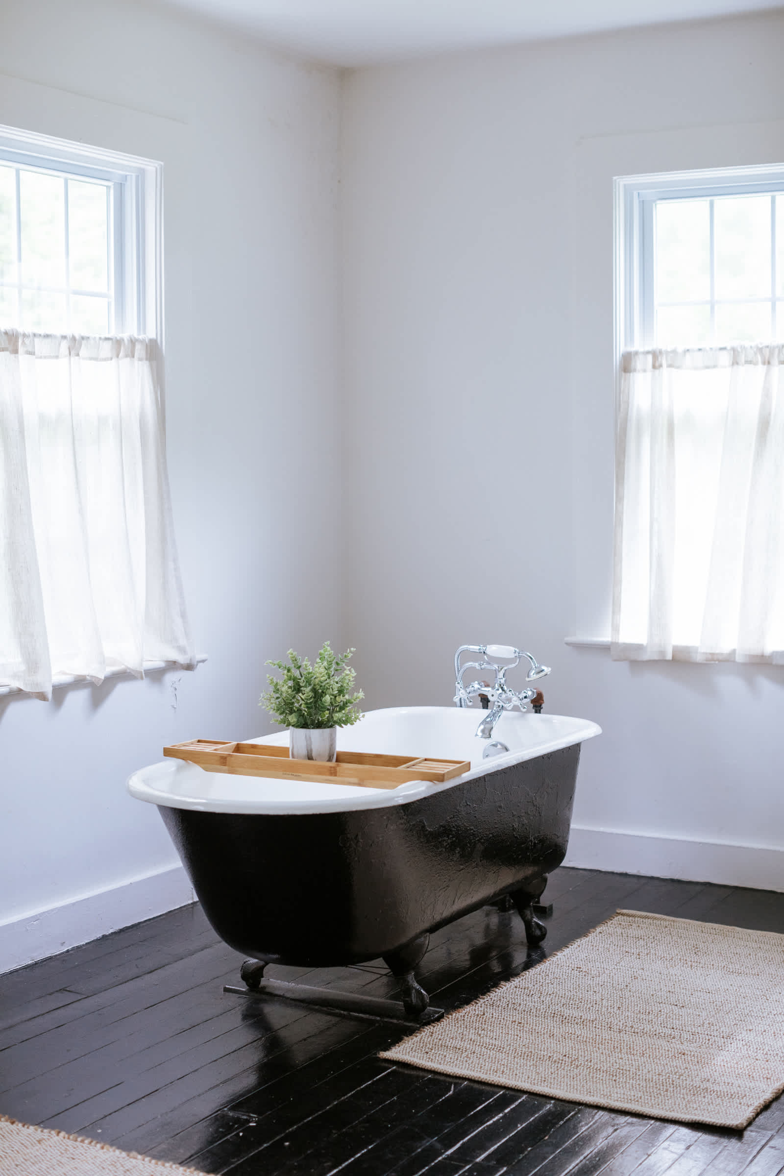 Full Bathroom 1