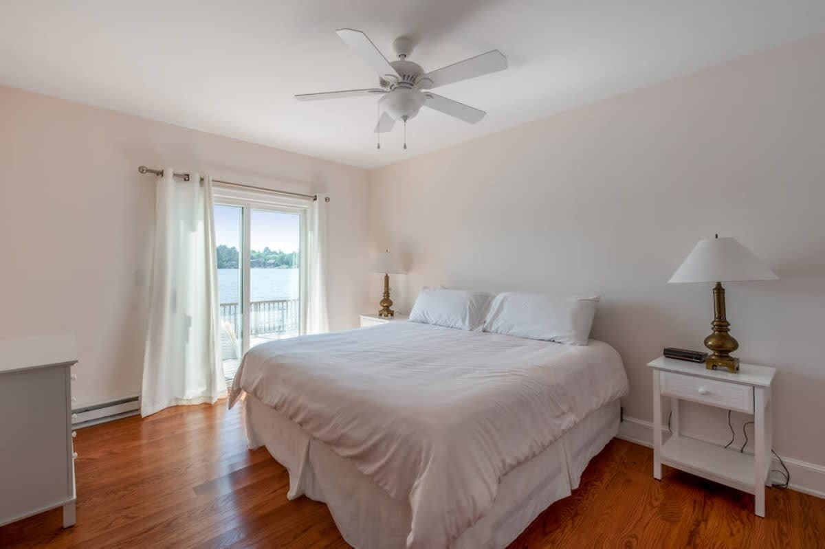 Bedroom 08: Main House