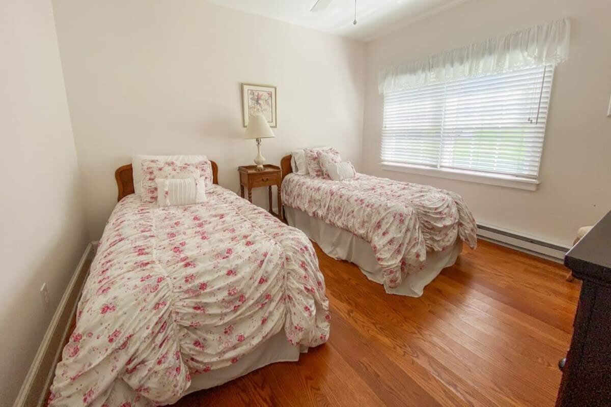 Bedroom 02: Main House