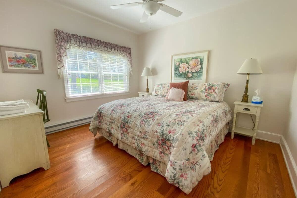 Bedroom 06: Main House