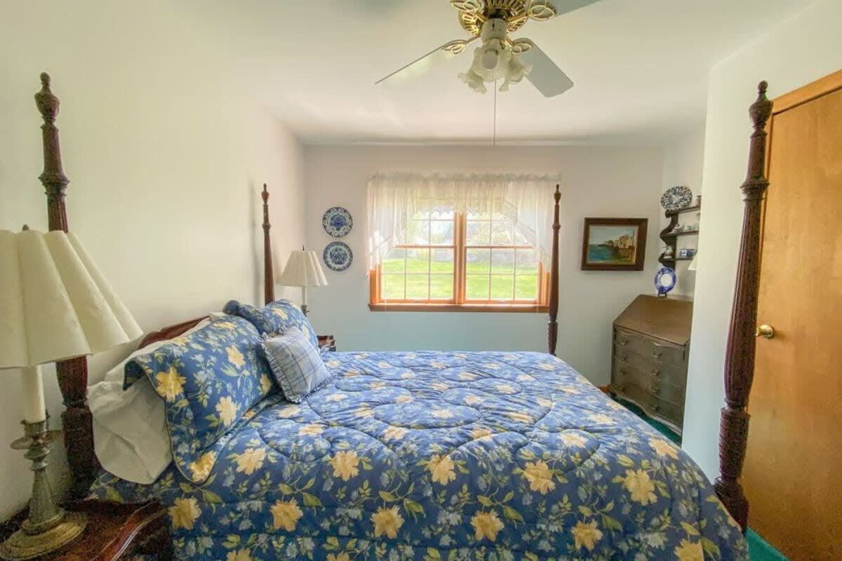 Bedroom 04: Main House