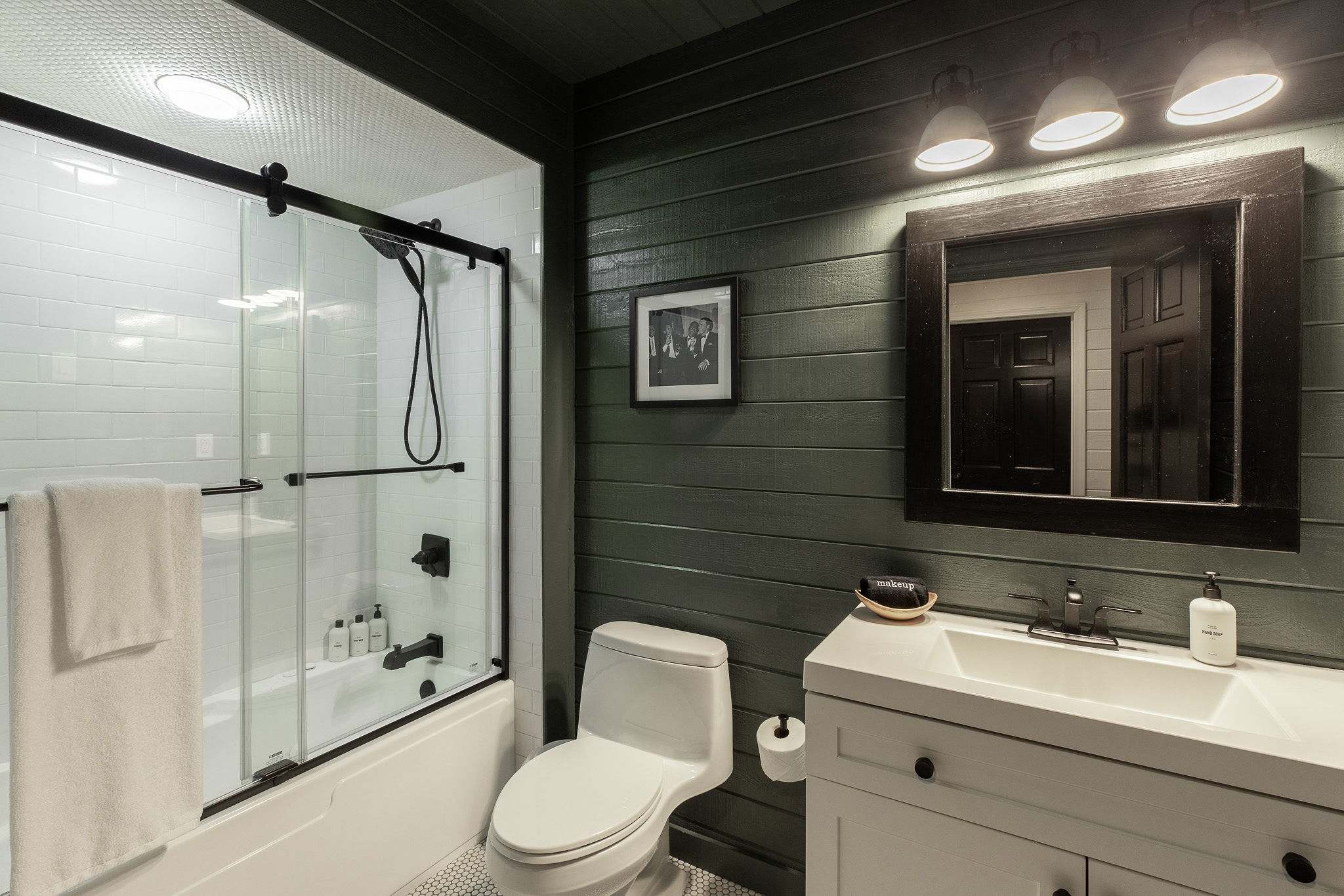 Full Bathroom 2