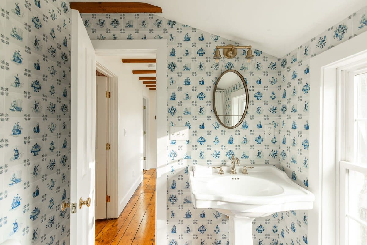 Full Bathroom 4
