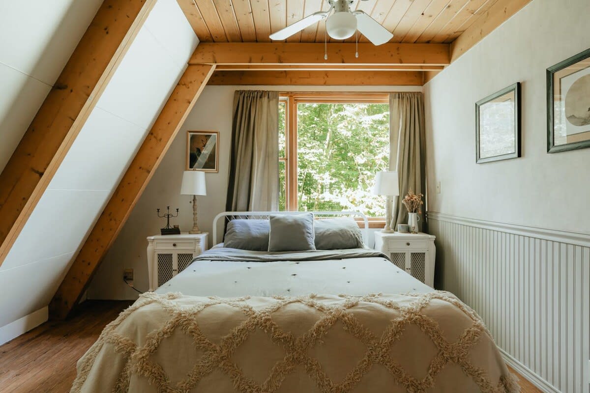 Cabin: Bedroom 2