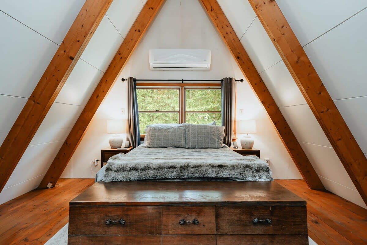 Cabin: Bedroom 1