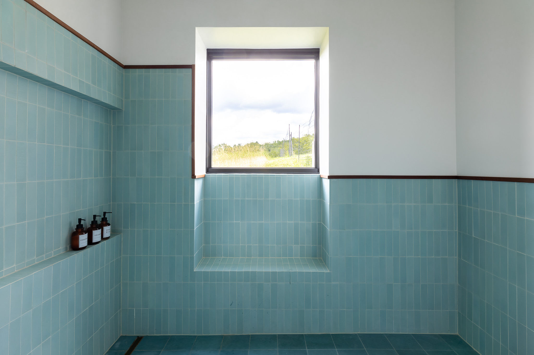 Full Bathroom 2