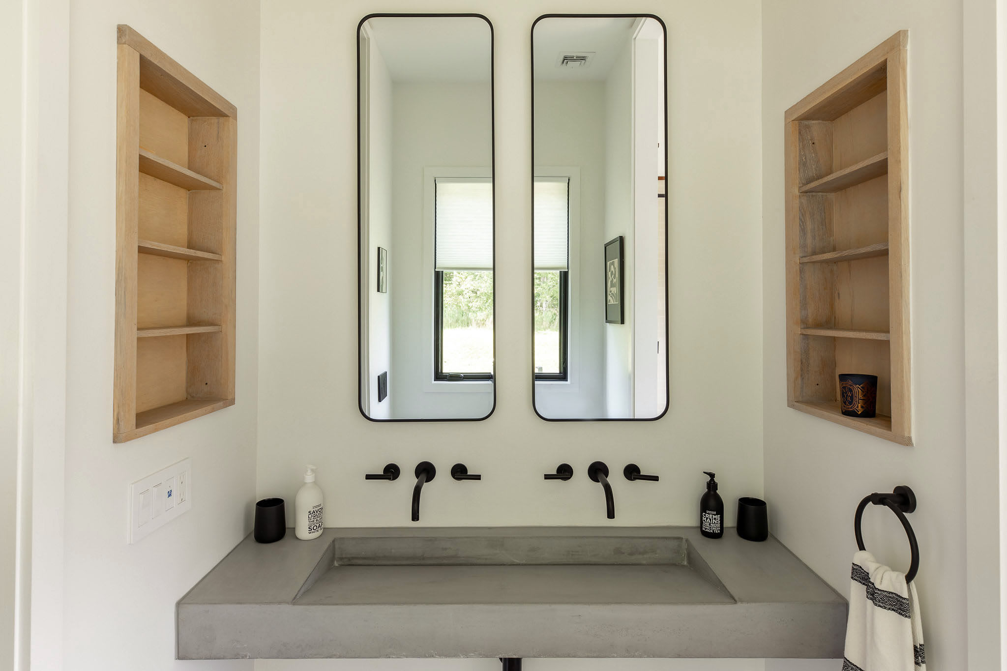 Full Bathroom 1