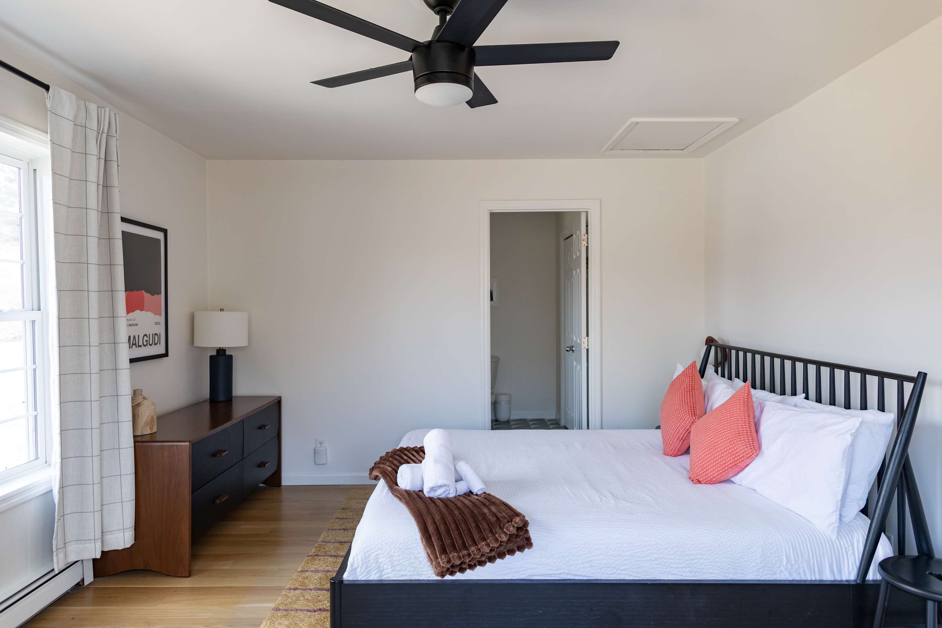 Bedroom 1: Primary
