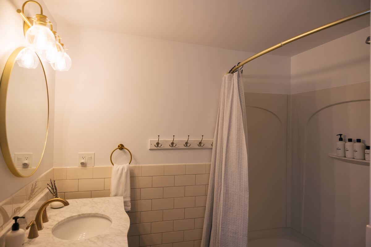 Full bathroom