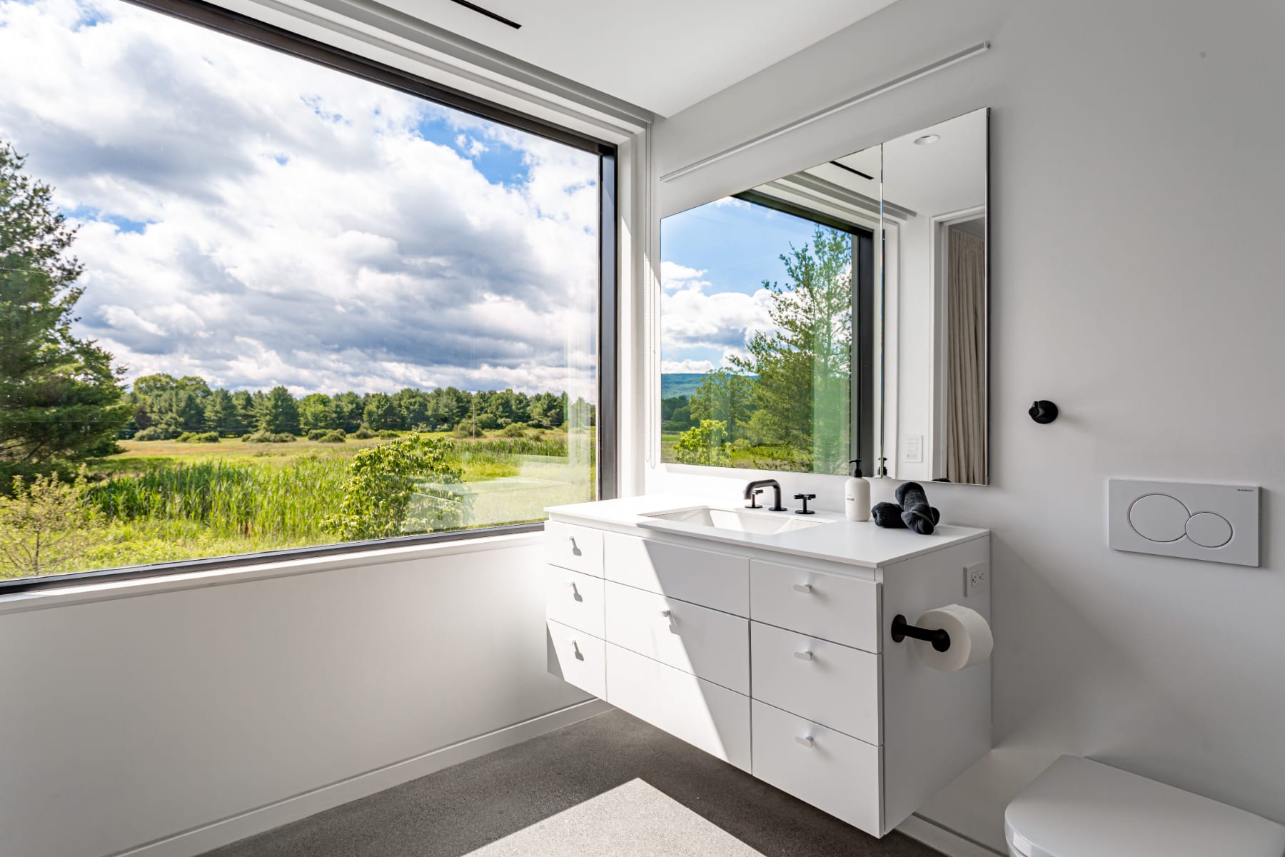 Full Bathroom 2