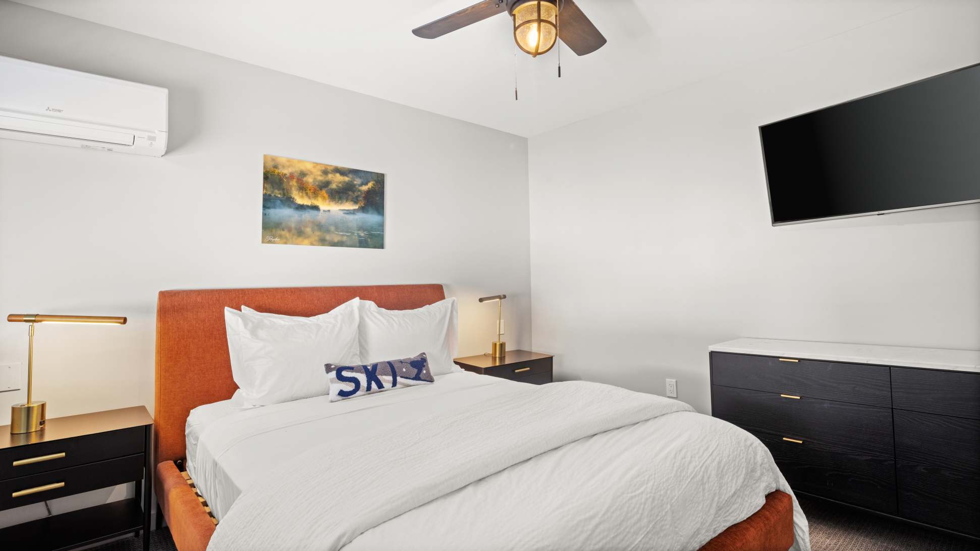 Bedroom 1: Primary