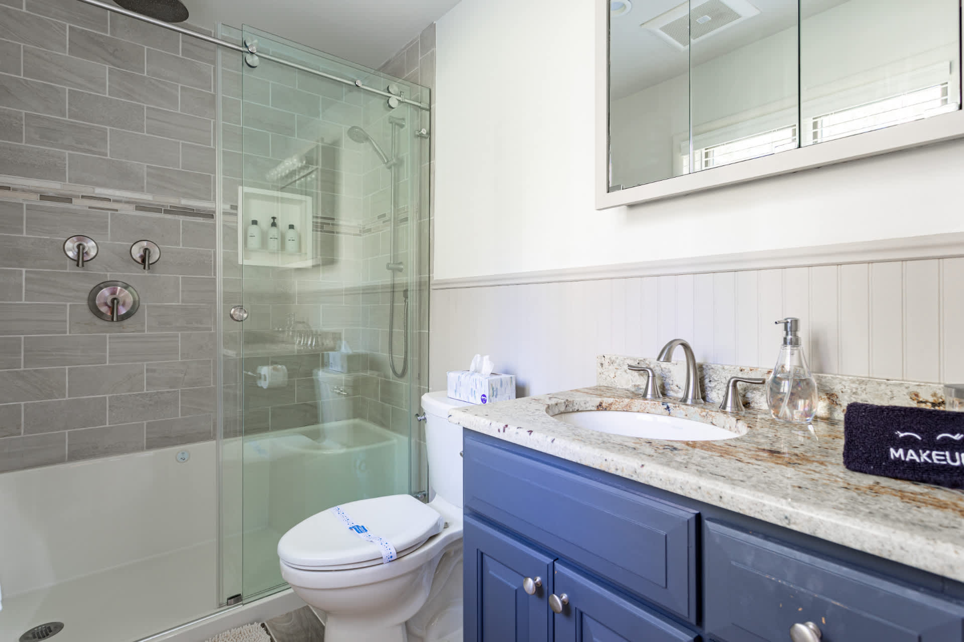 Full Bathroom 1