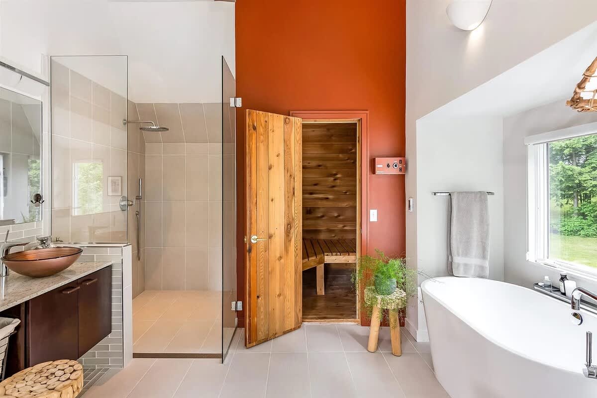 Full bathroom 1