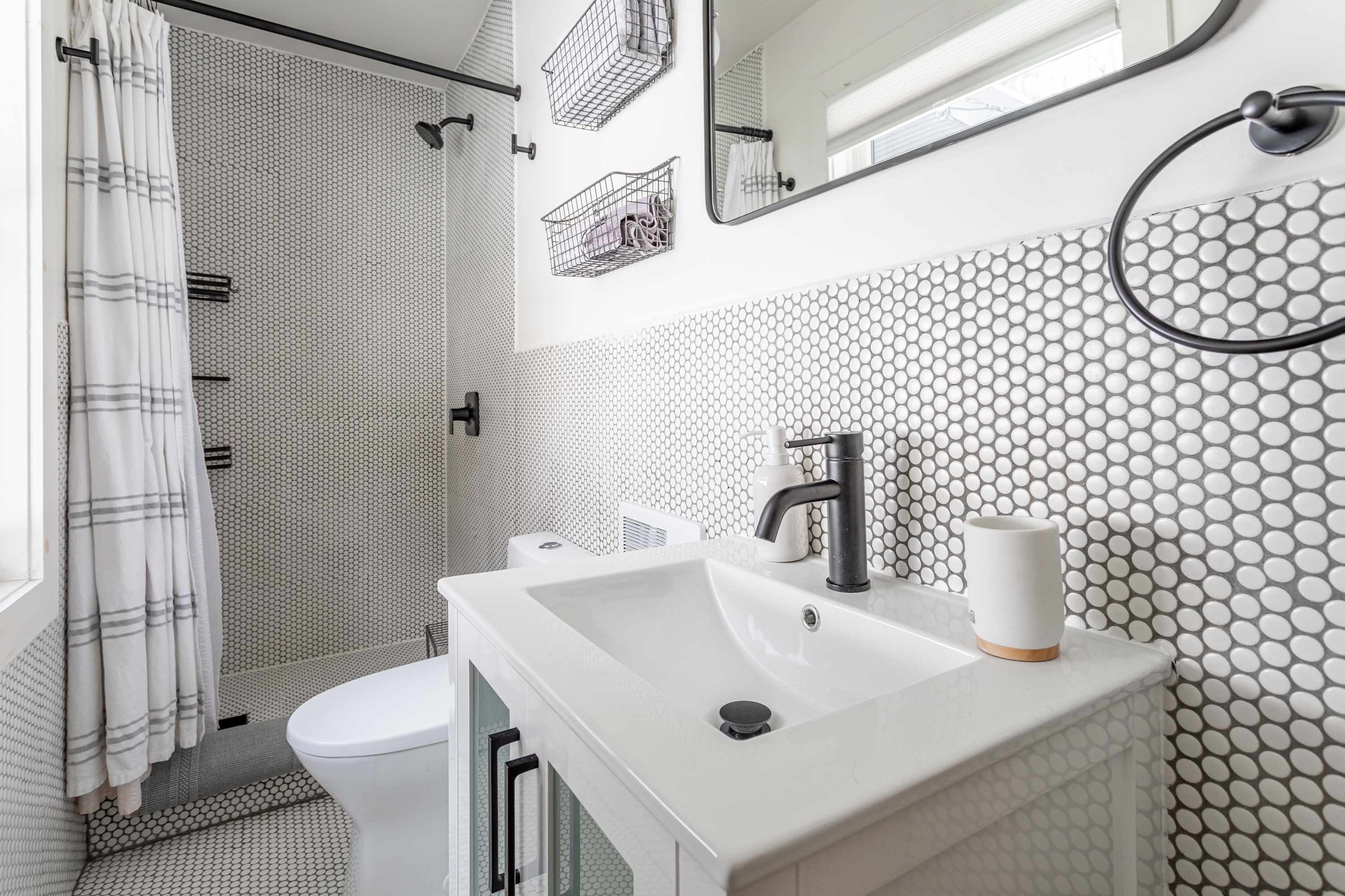 Full Bathroom 1
