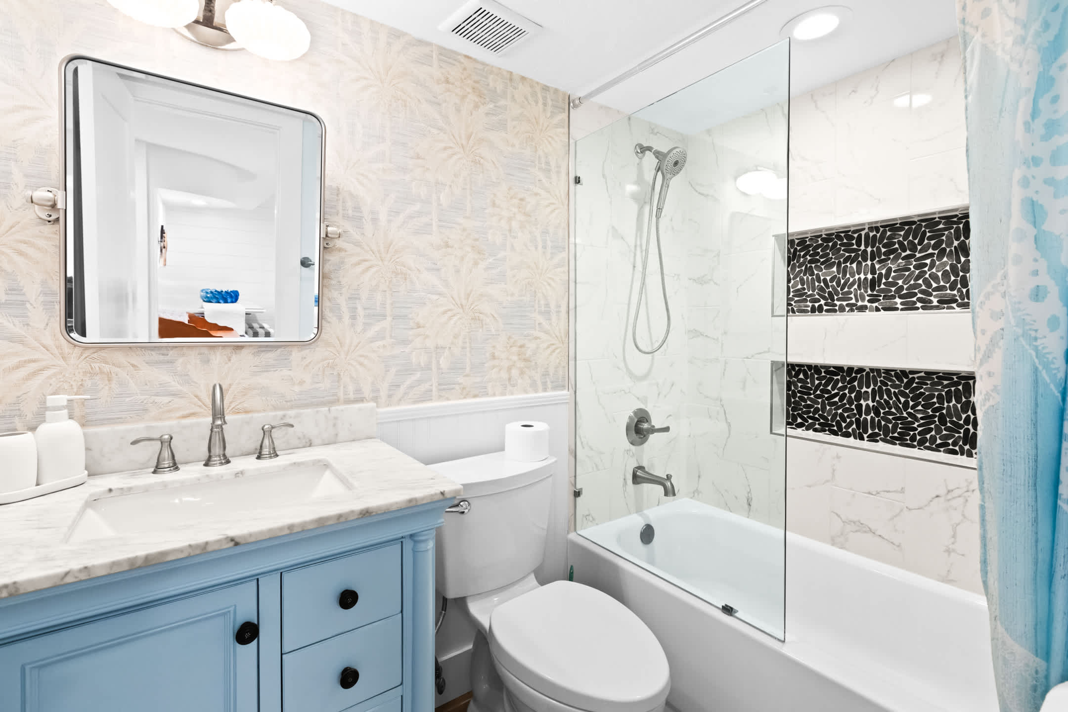 Full bathroom 1