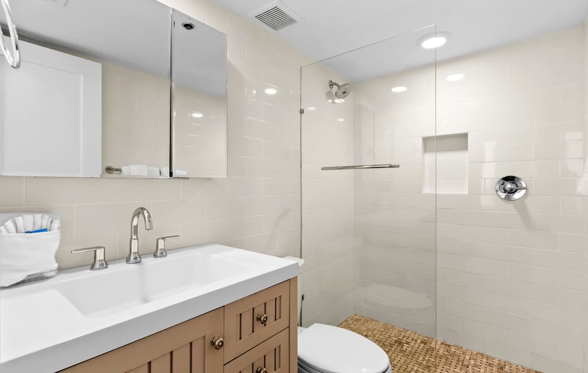 Full bathroom