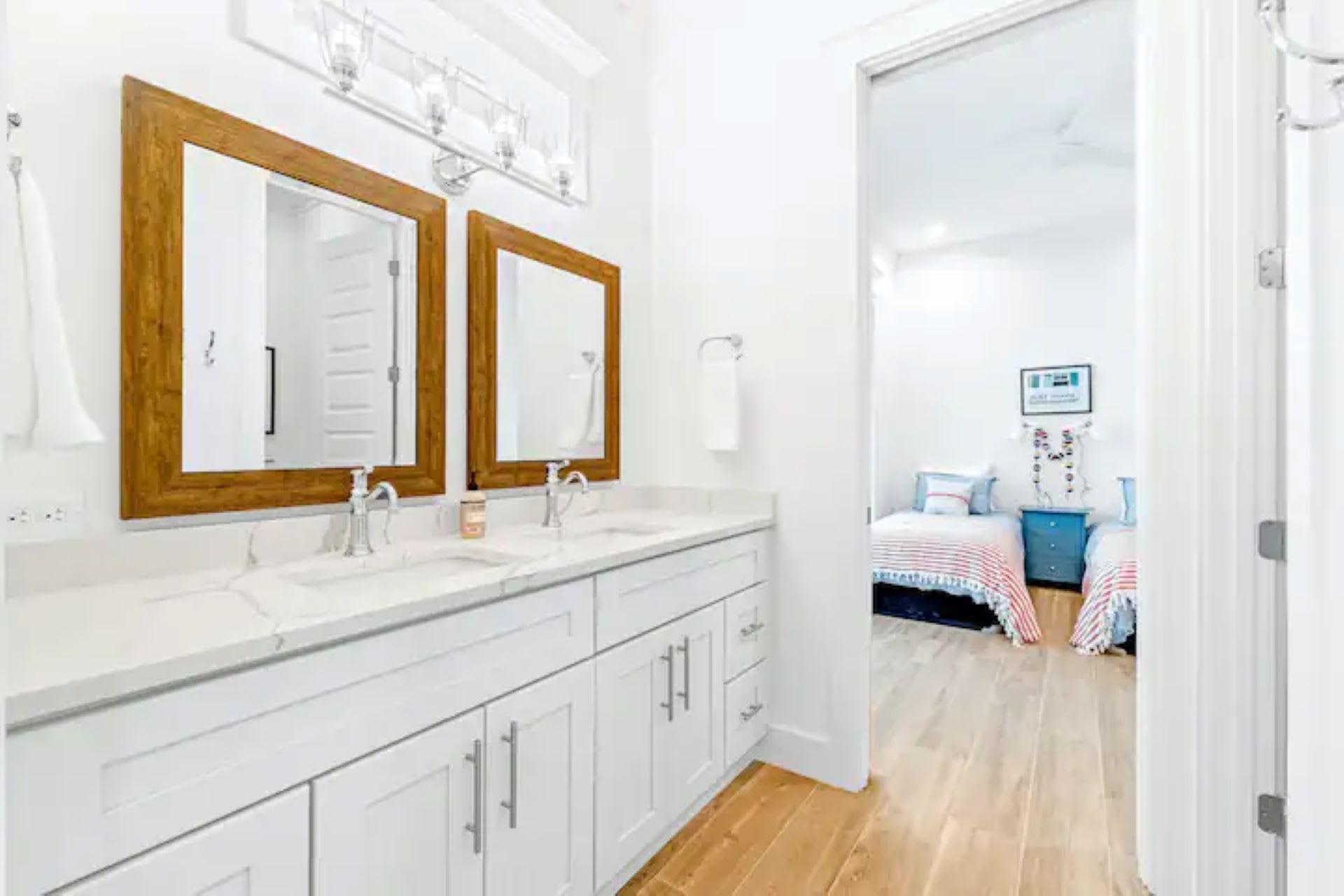 Full bathroom 1