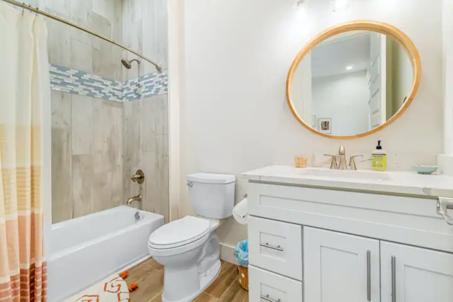 Full bathroom 2