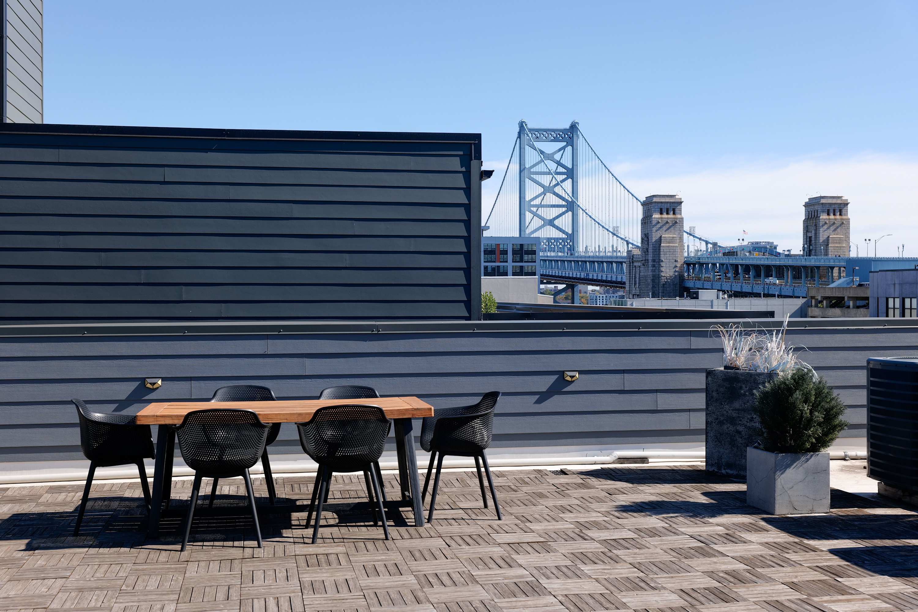 1 Bedroom Apt w Shared Roofdeck, photo 2