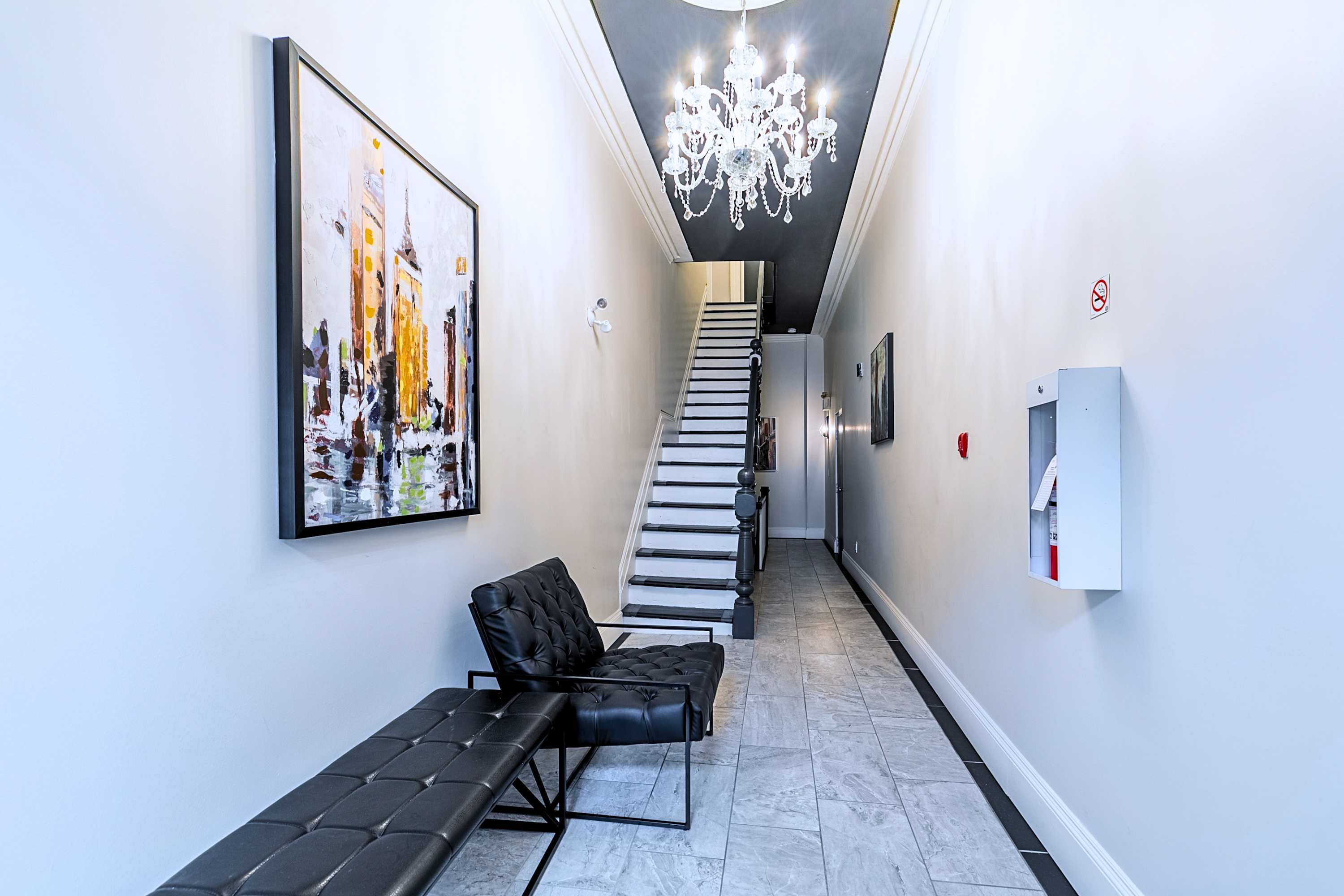 Stylish City Stay, Near Dining & Attractions, photo 15 of 16