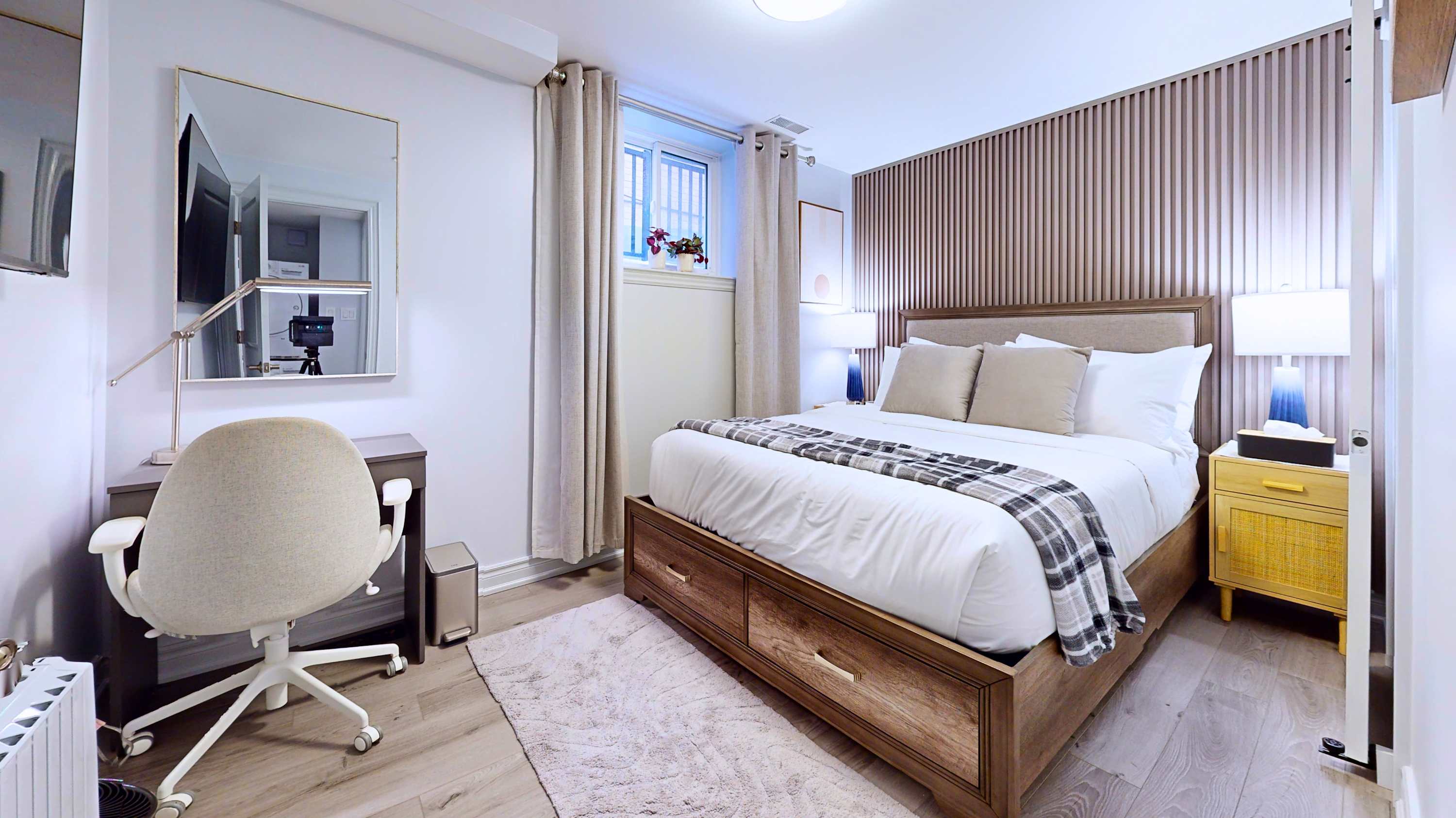 Stylish Queen Basement with Free Parking, photo 2 of 20