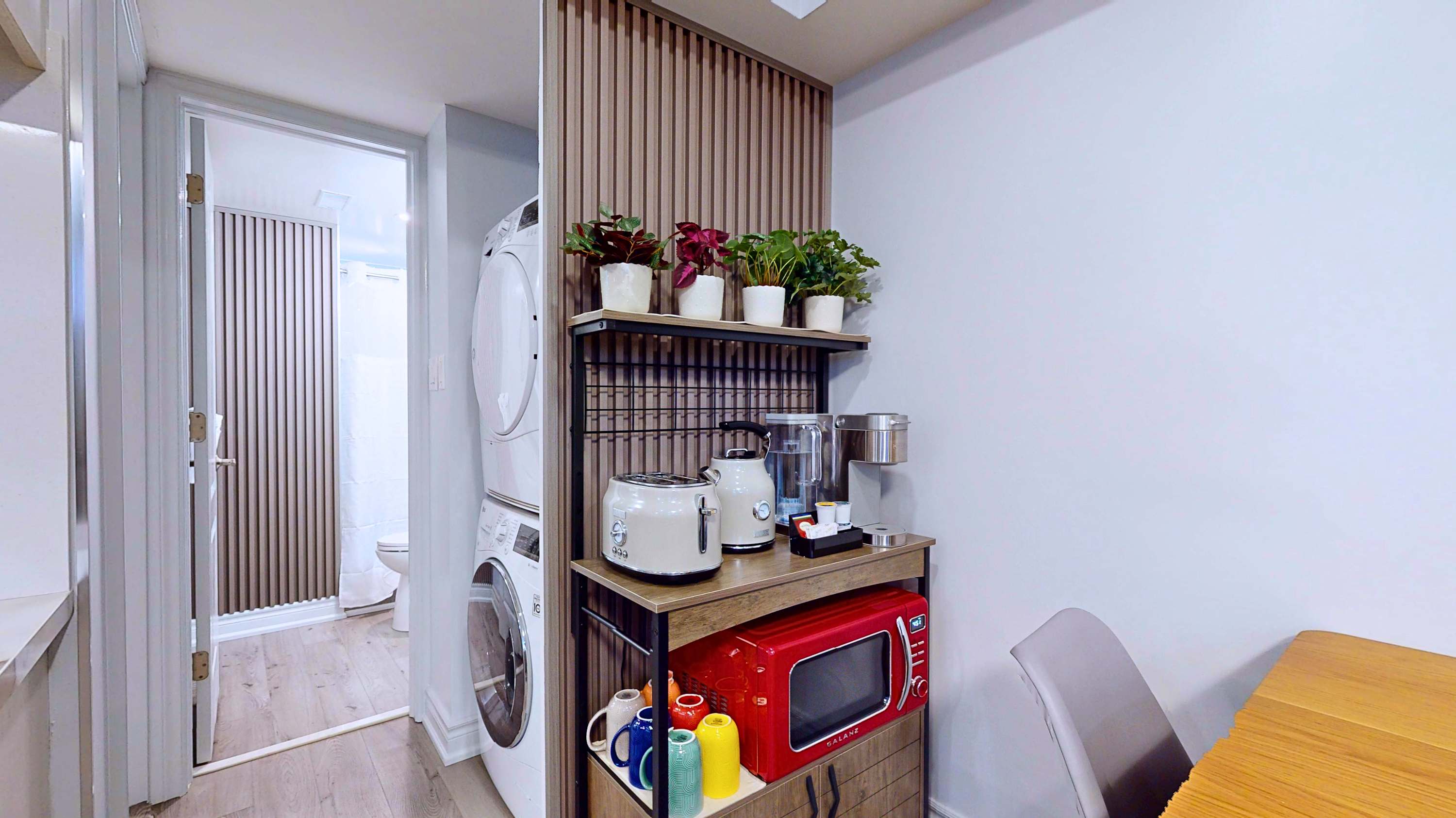 Stylish Queen Basement with Free Parking, photo 13 of 20