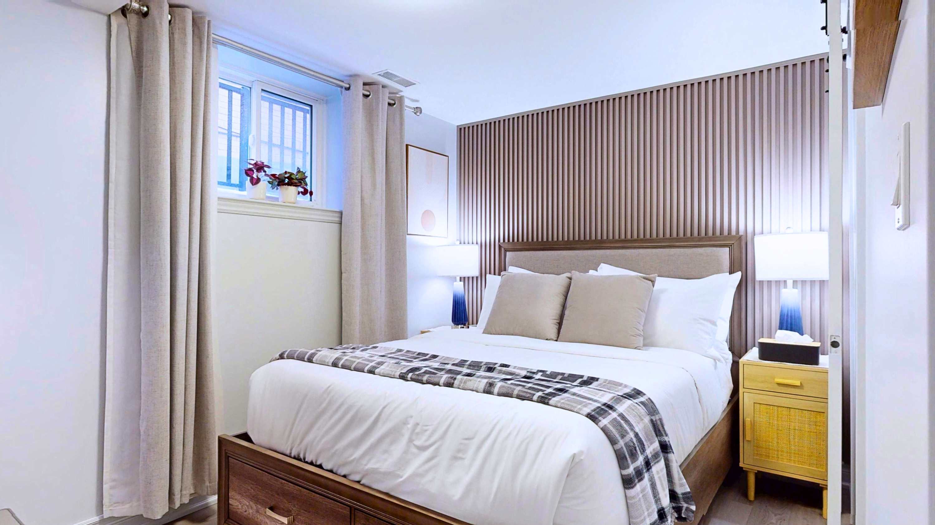 Stylish Queen Basement with Free Parking, photo 15 of 20