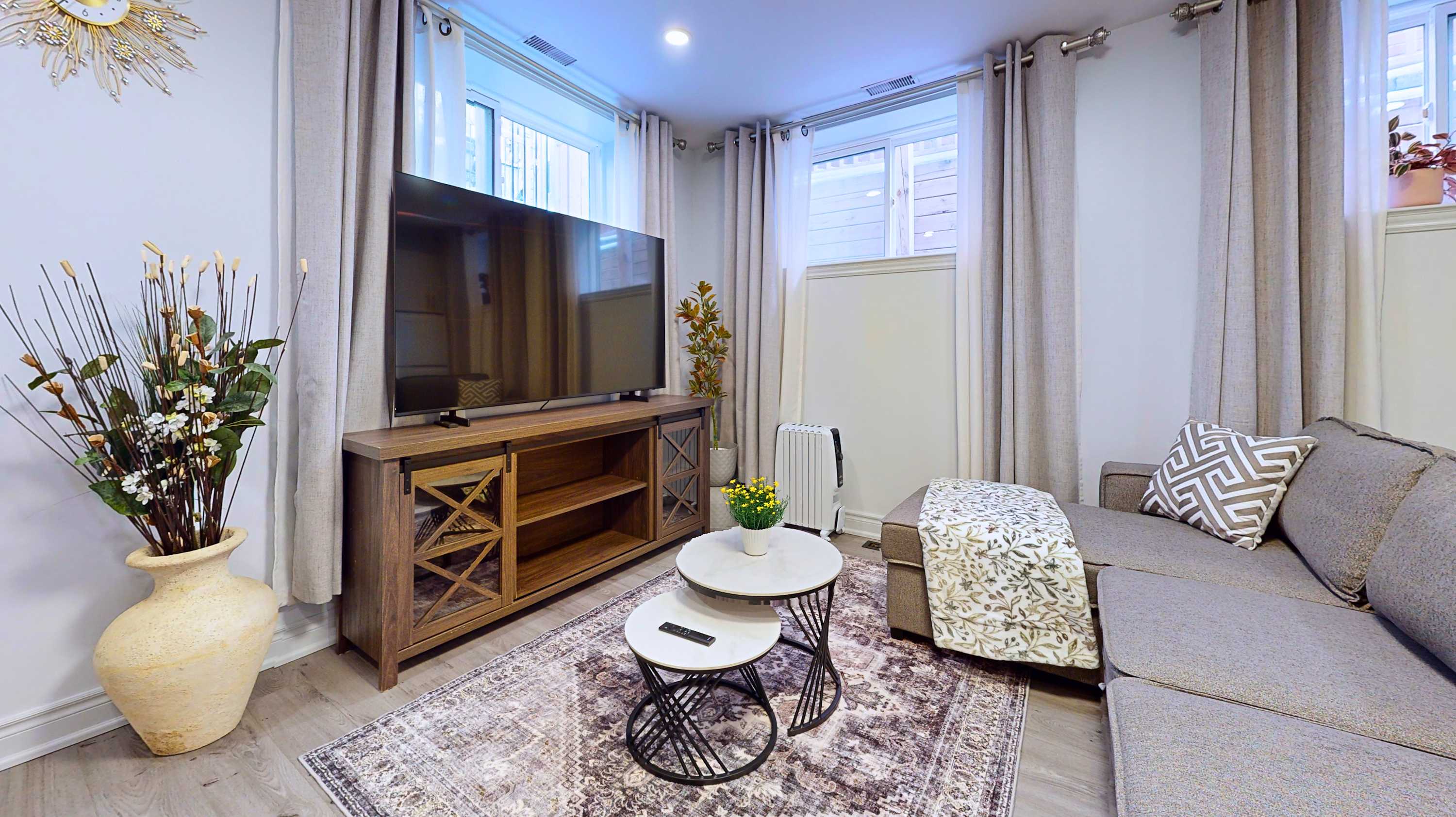 Stylish Queen Basement with Free Parking, photo 7 of 20