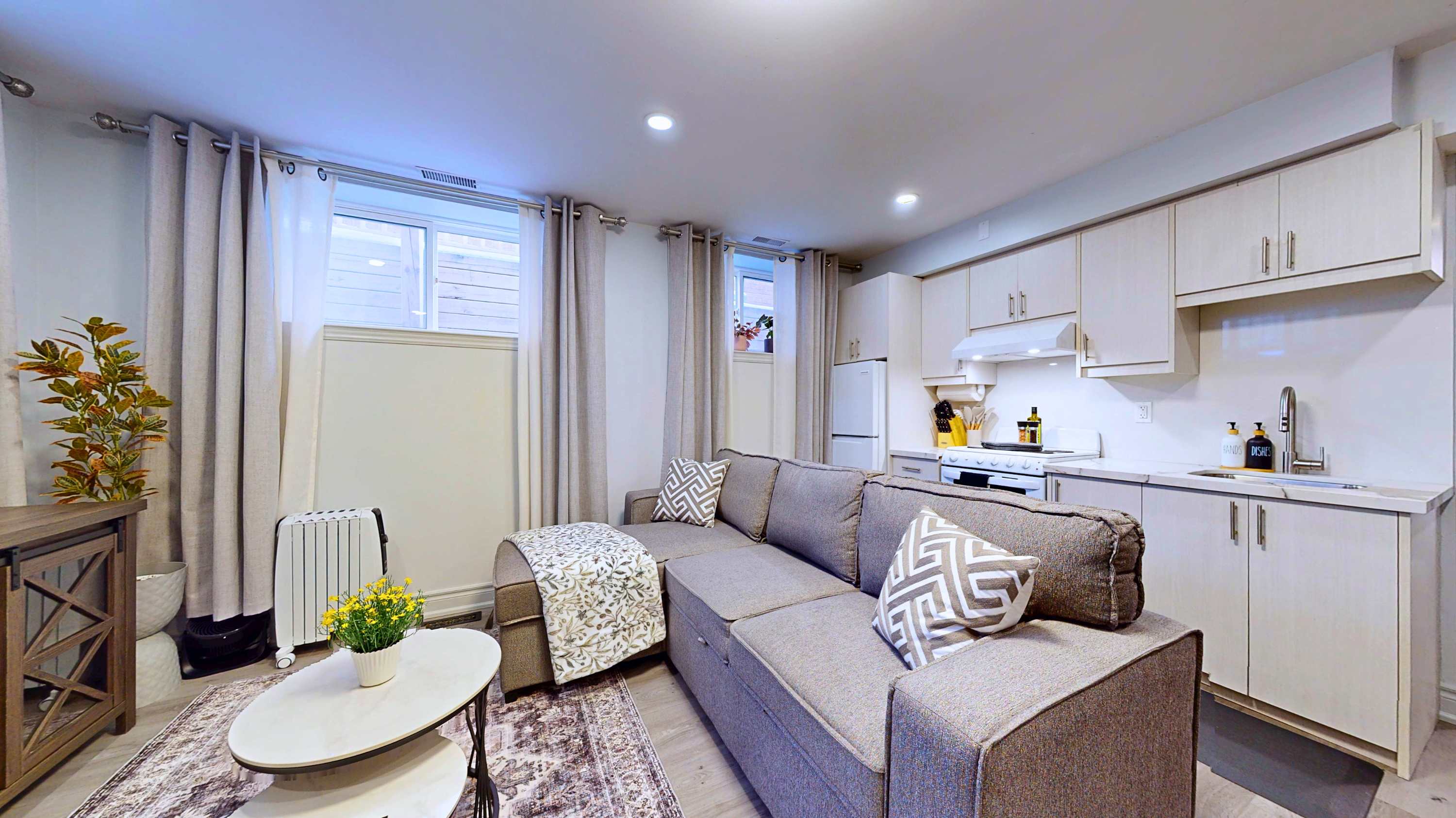 Stylish Queen Basement with Free Parking, photo 8 of 20