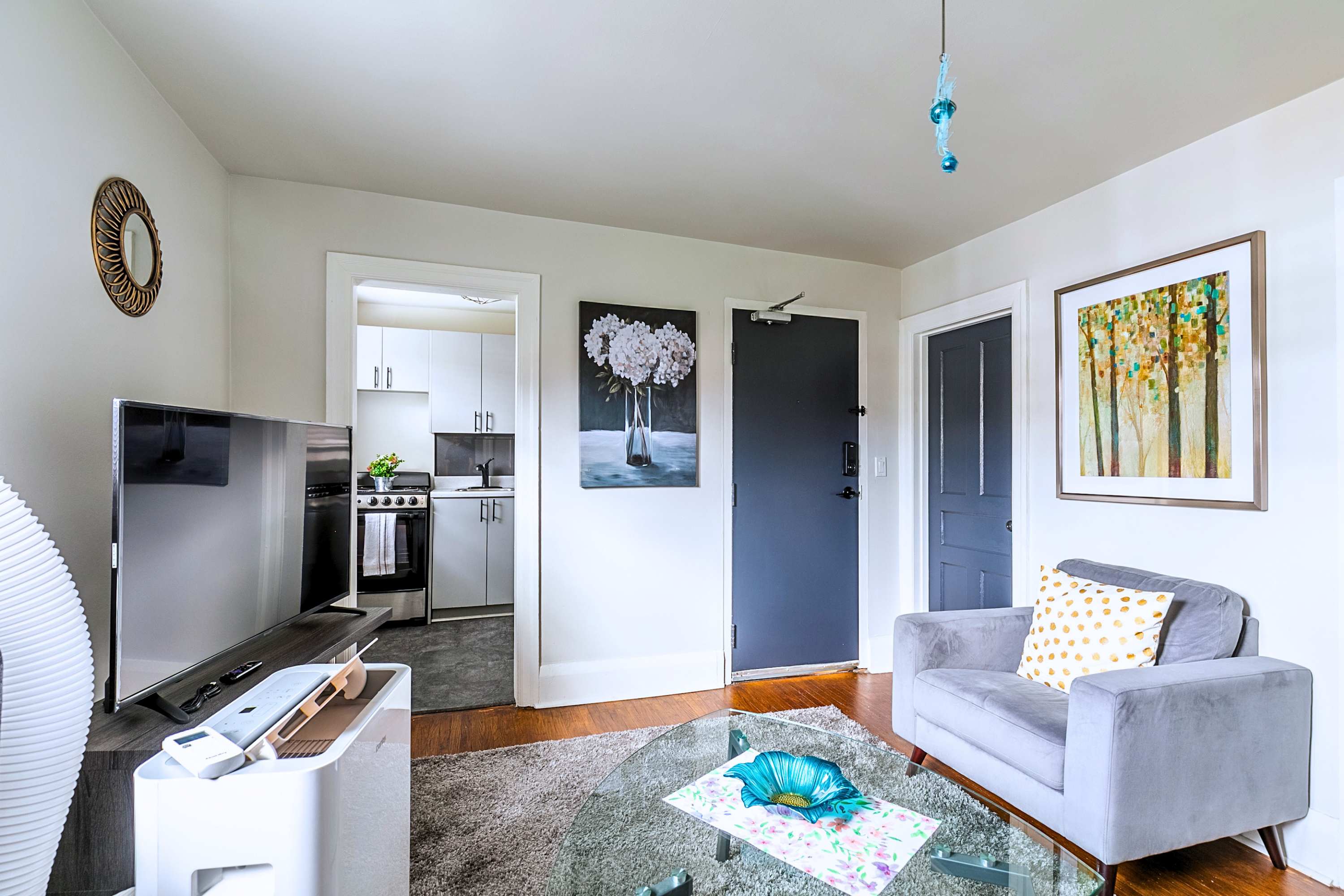 Stylish City Stay, Near Dining & Attractions, photo 2 of 16