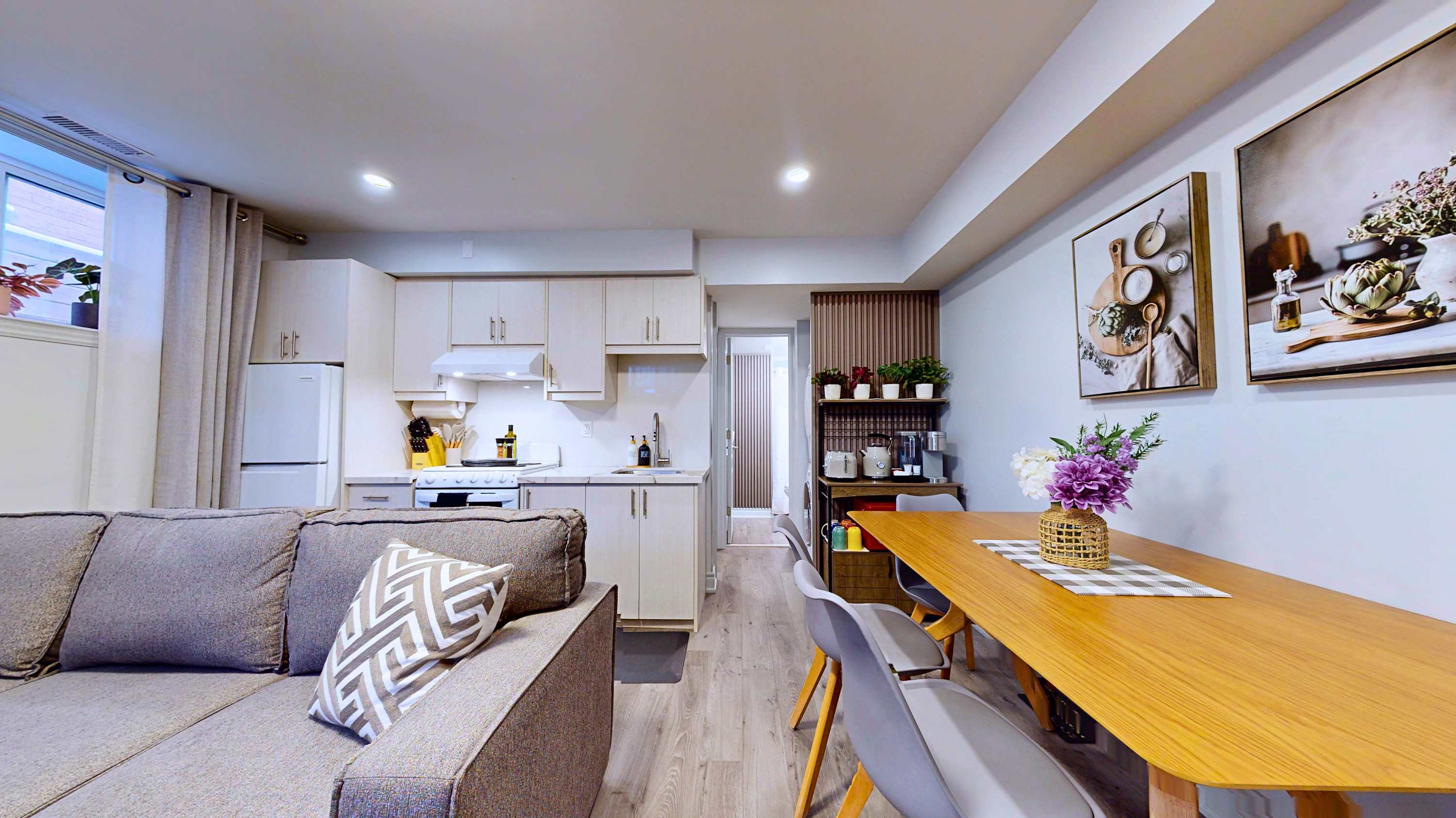 Stylish Queen Basement with Free Parking, photo 9 of 20