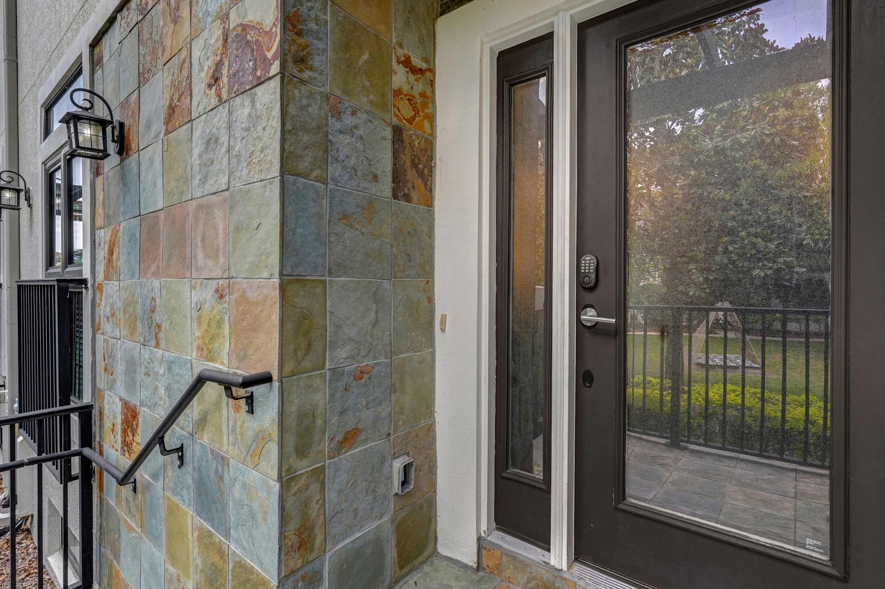 4 BD Townhome Close to Disney!, photo 2 of 26