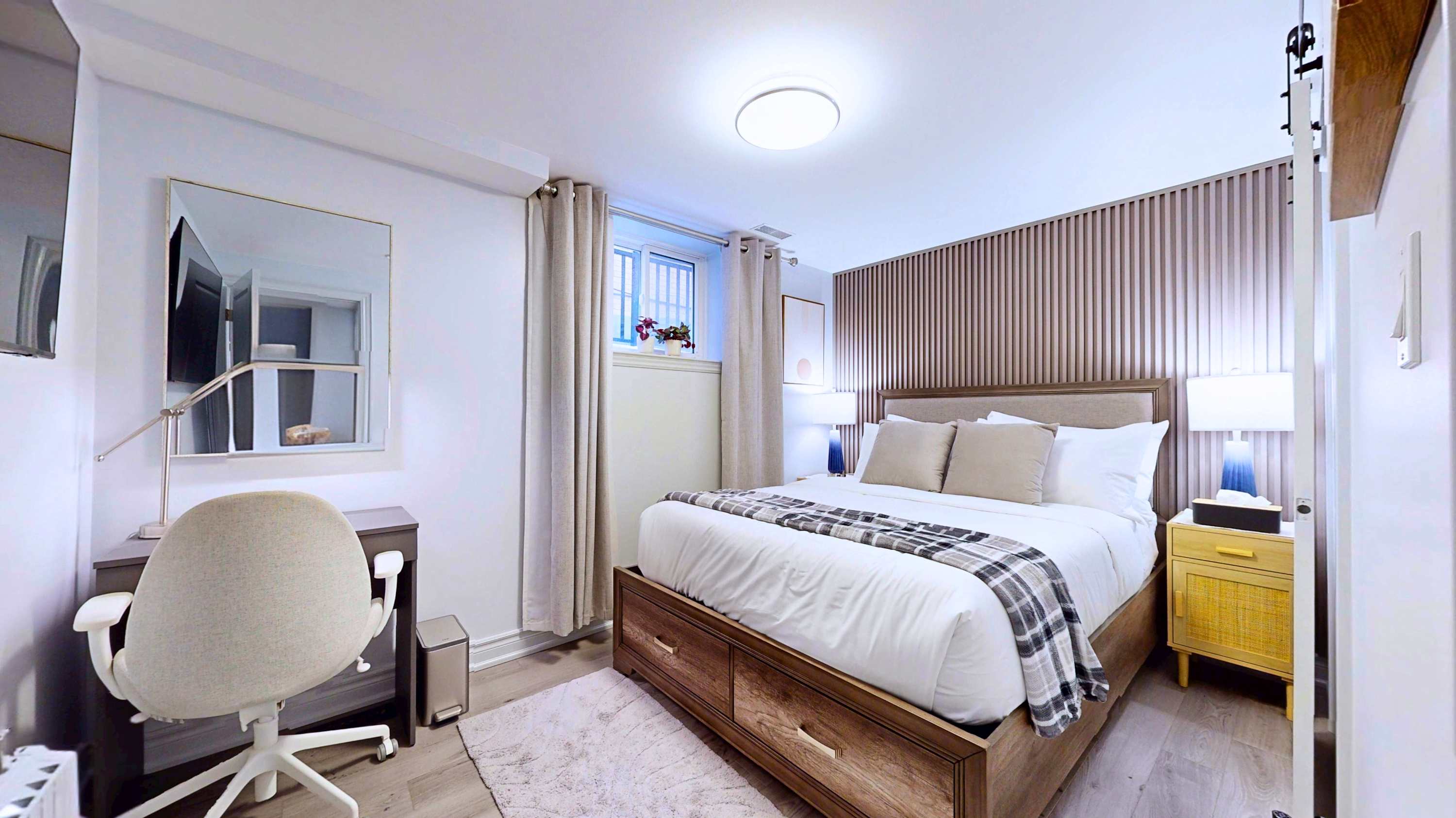 Stylish Queen Basement with Free Parking, photo 16 of 20