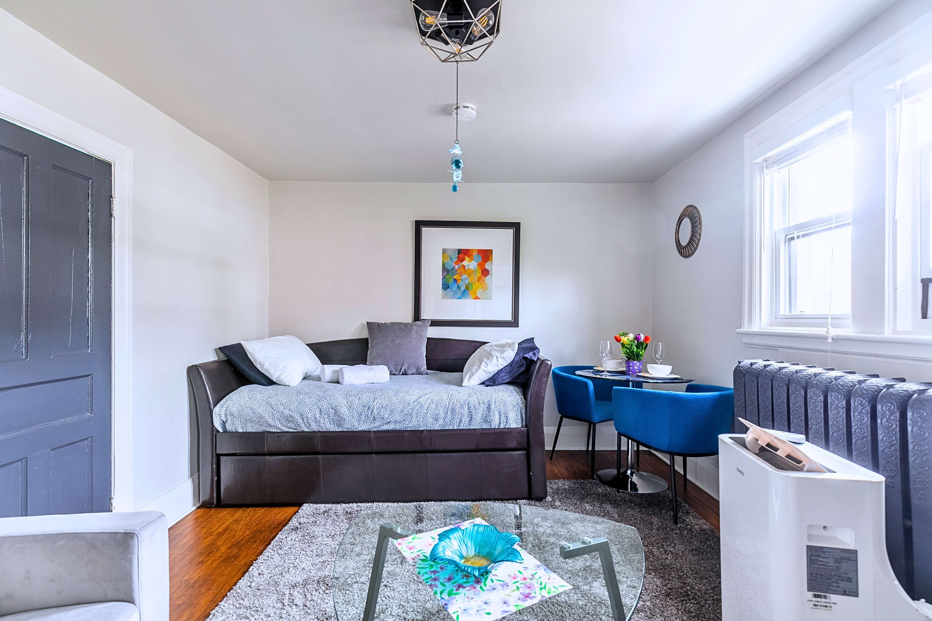 Stylish City Stay, Near Dining & Attractions, photo 7 of 16