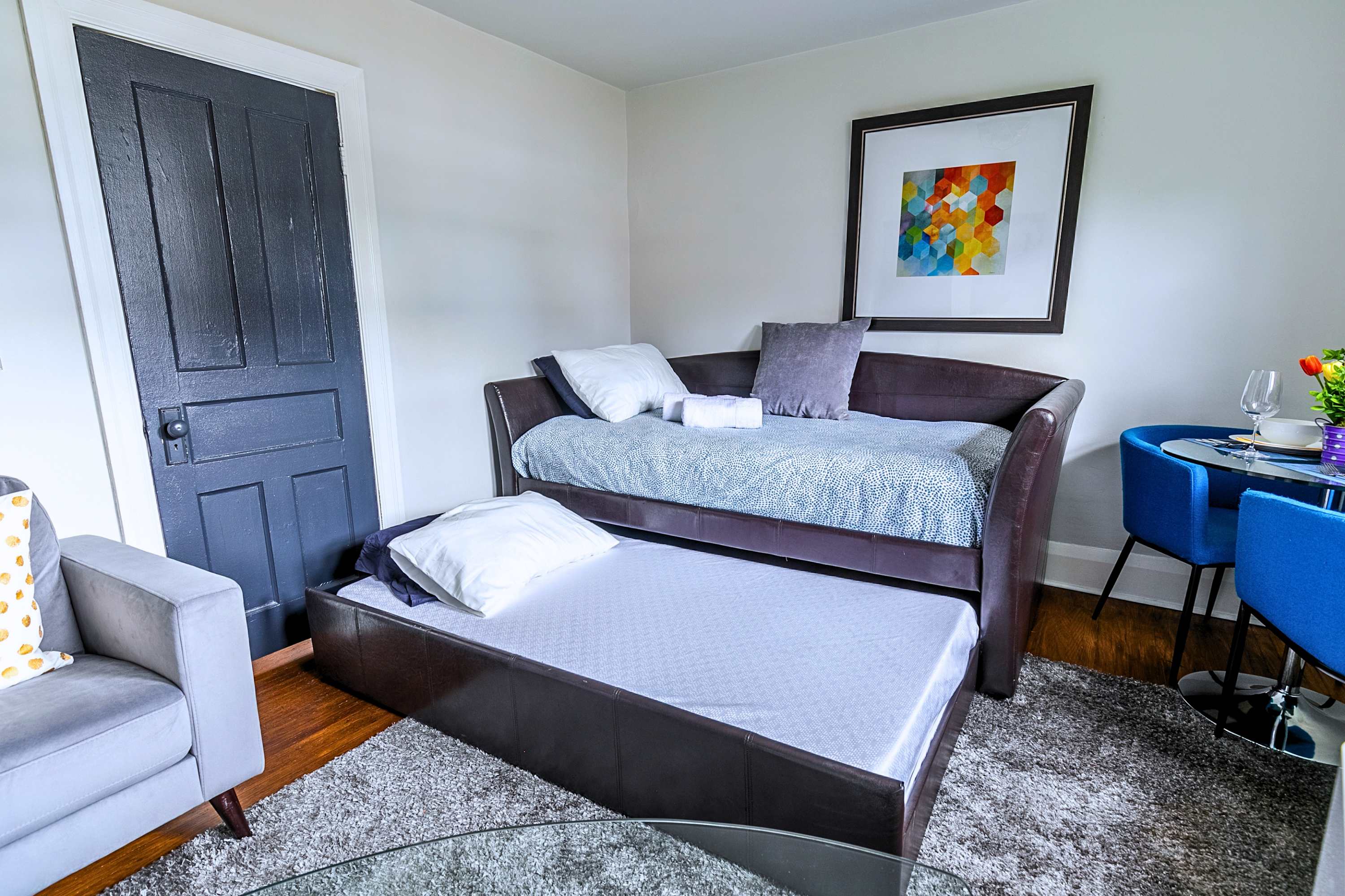 Stylish City Stay, Near Dining & Attractions, photo 8 of 16