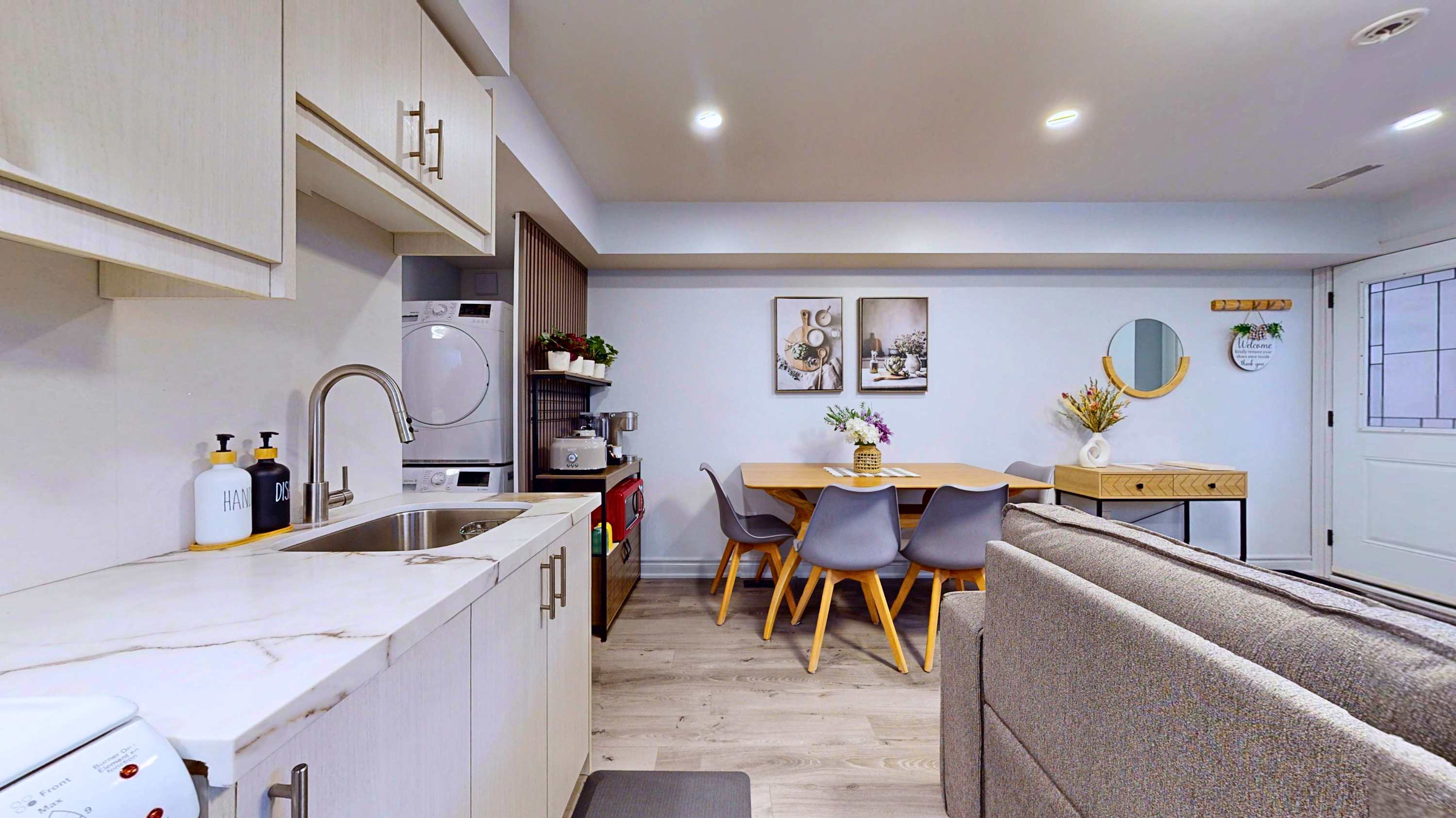 Stylish Queen Basement with Free Parking, photo 10 of 20
