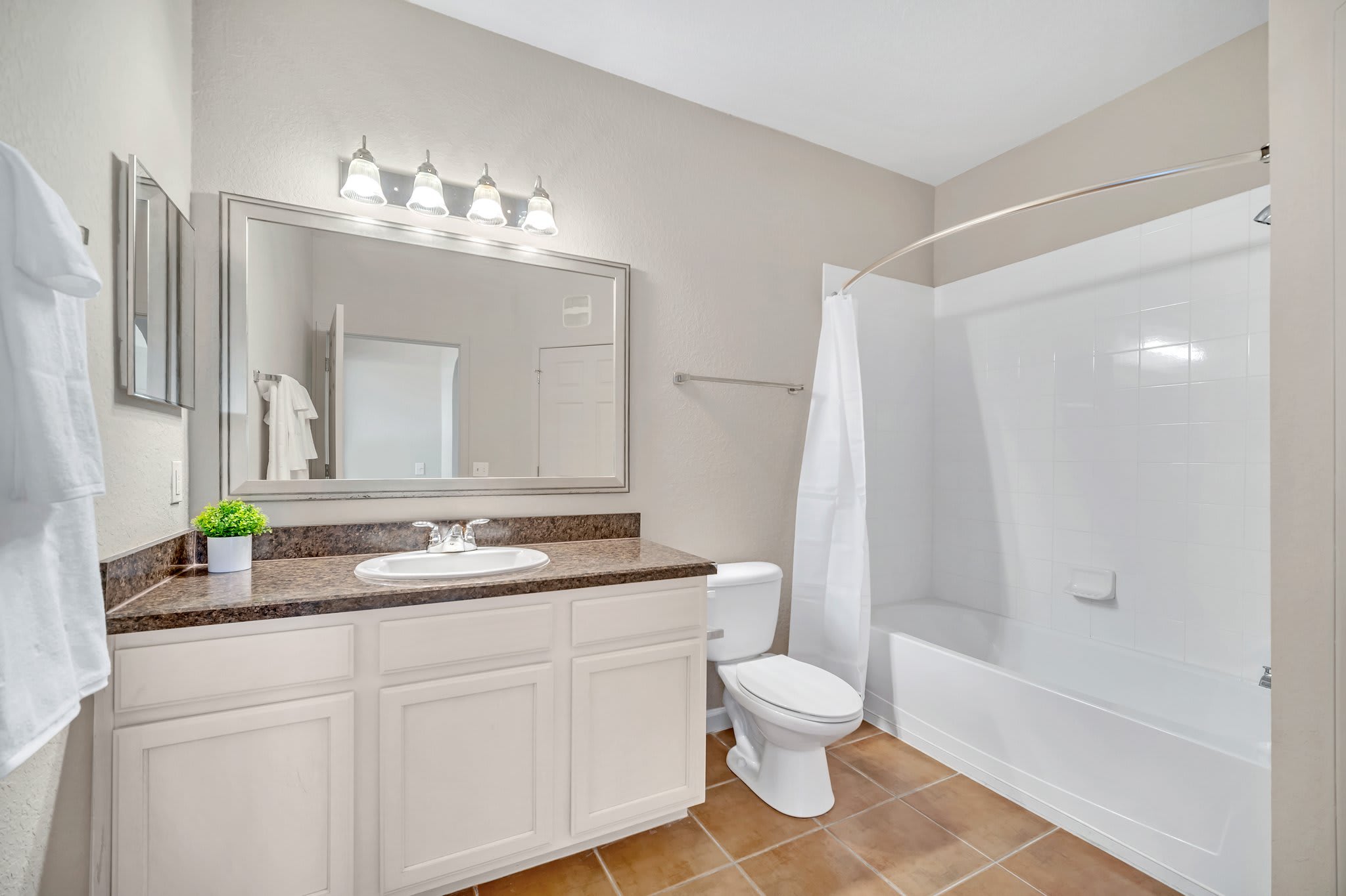 Full Bathroom 1