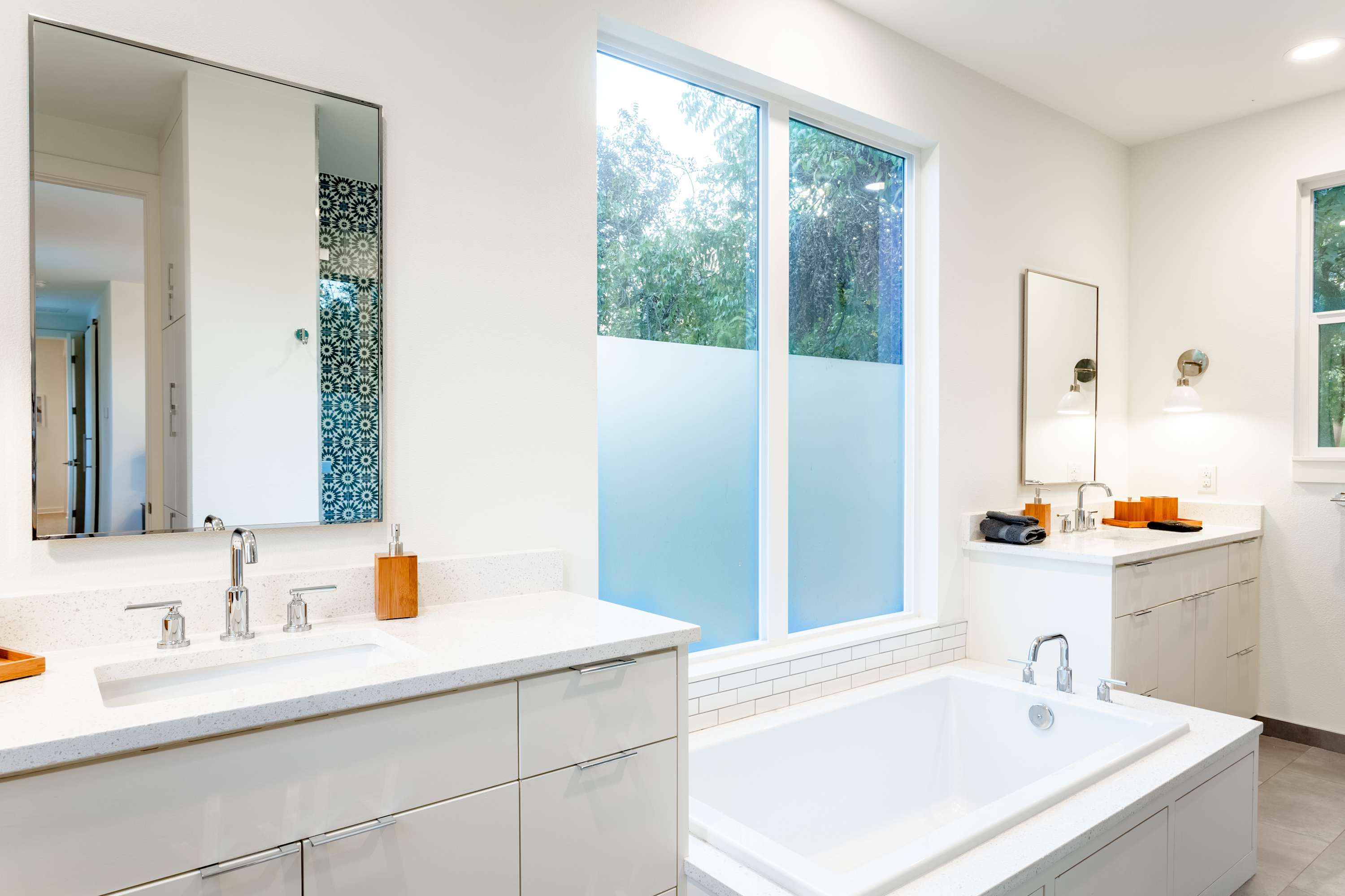 Full Bathroom 1