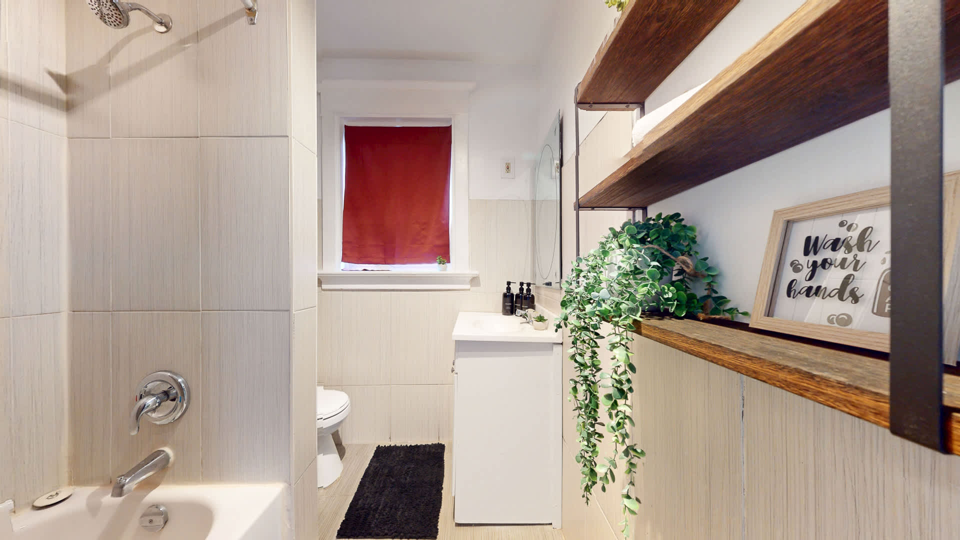 Full Bathroom 1