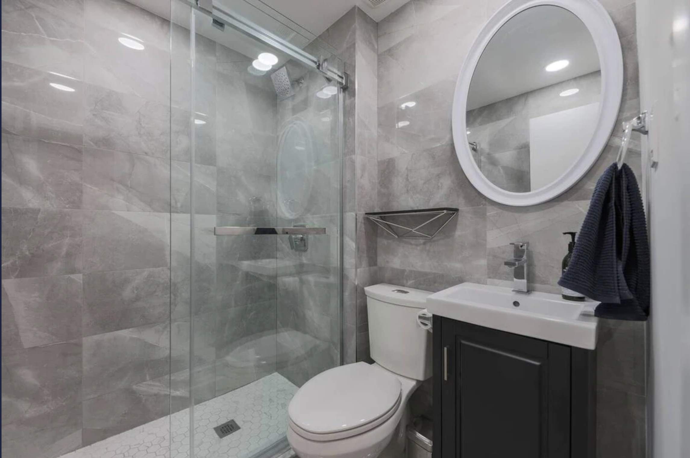 Full Bathroom 1